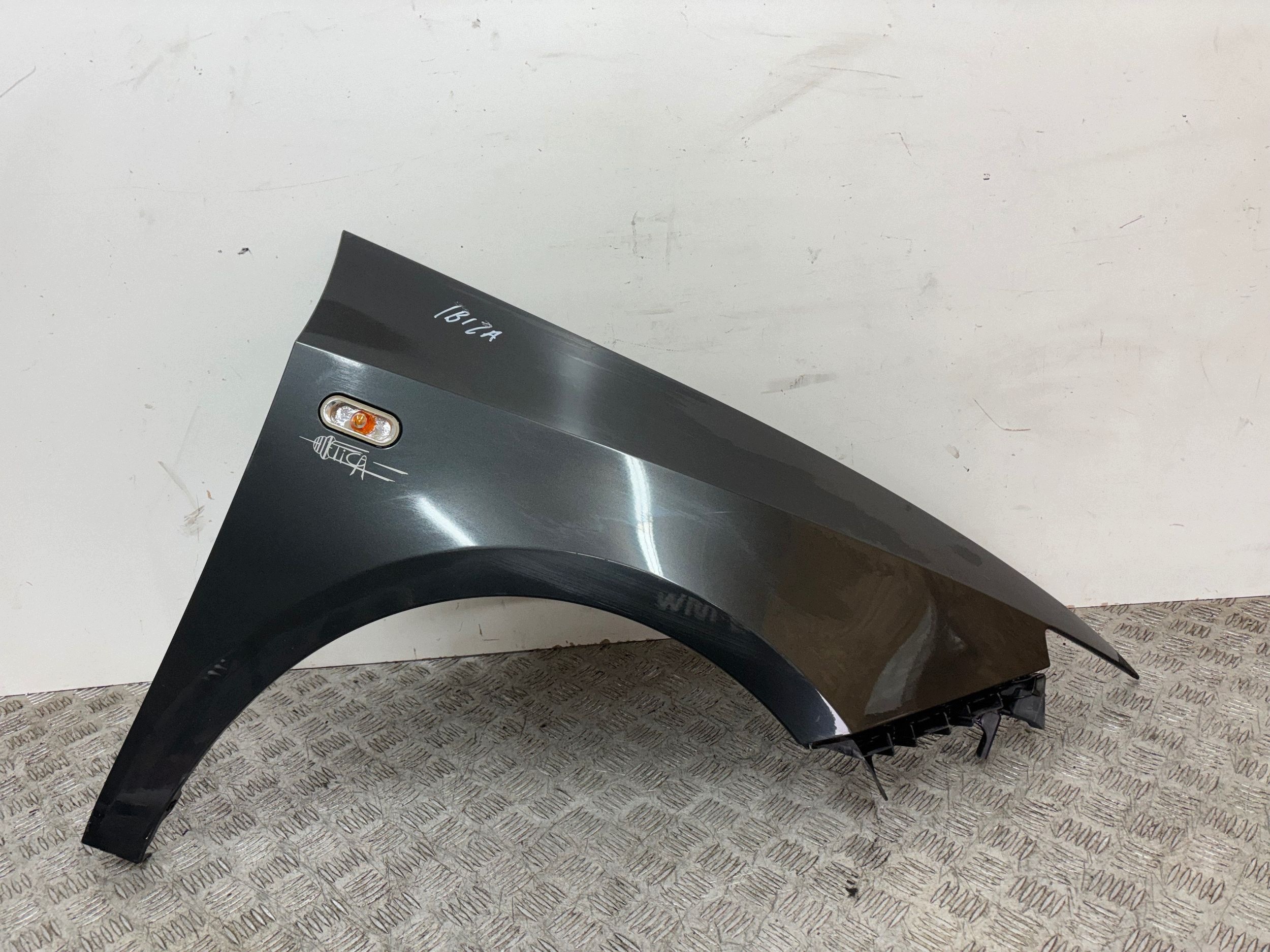 fender front front right SEAT IBIZA 6J 09