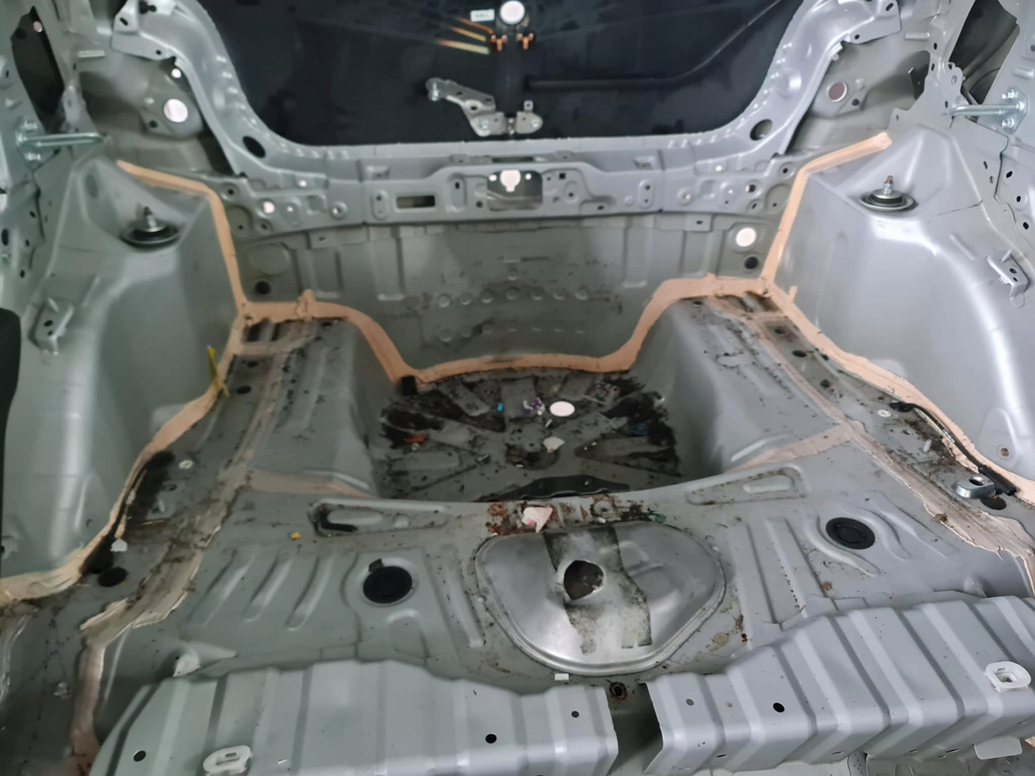 Gurten heck LADEBODEN Kotflügel links,rechts PEUGEOT 108 5DRZWI KTB