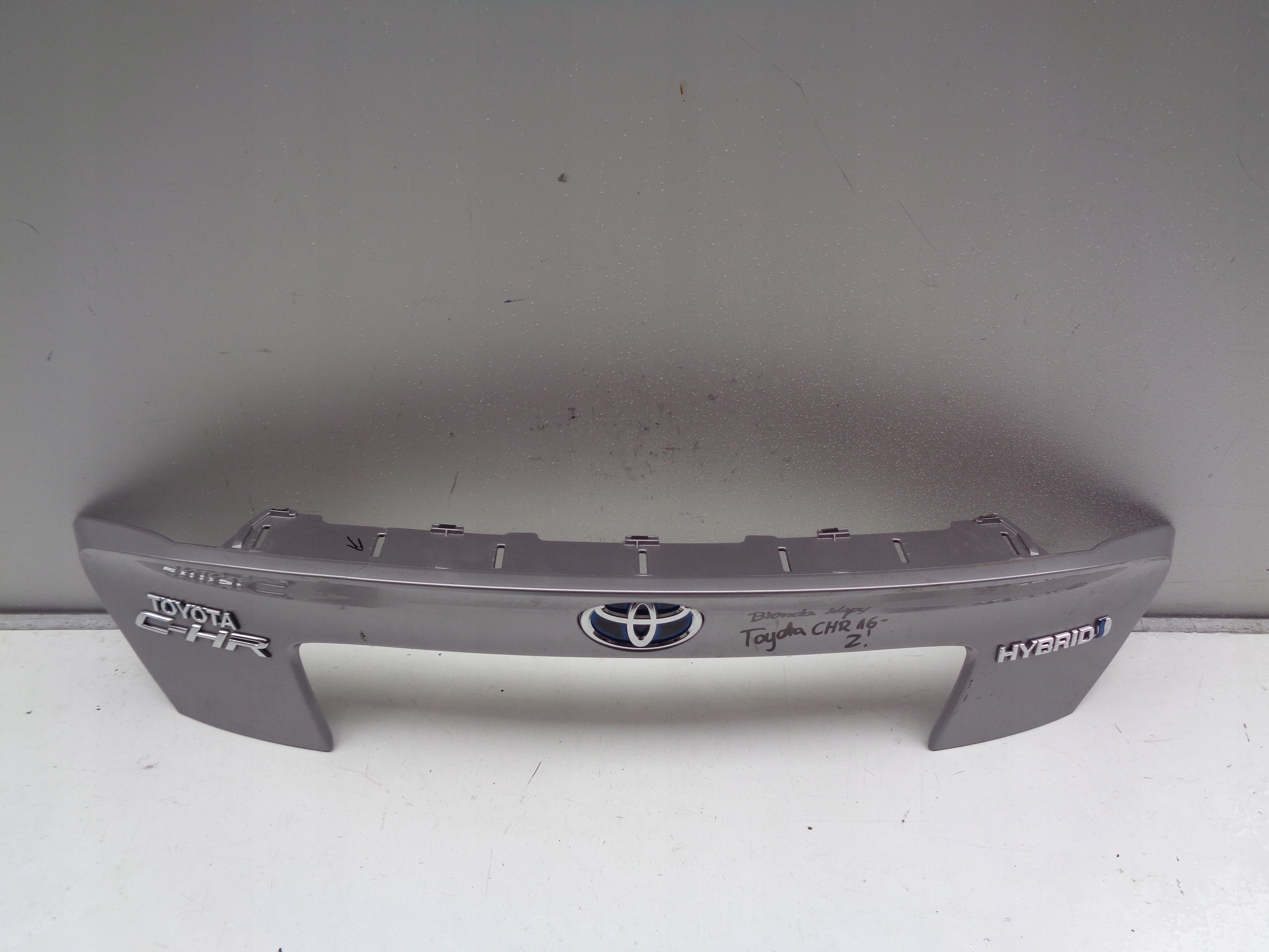 COUVERTURE DU CAPOT TOYOTA CHR 16