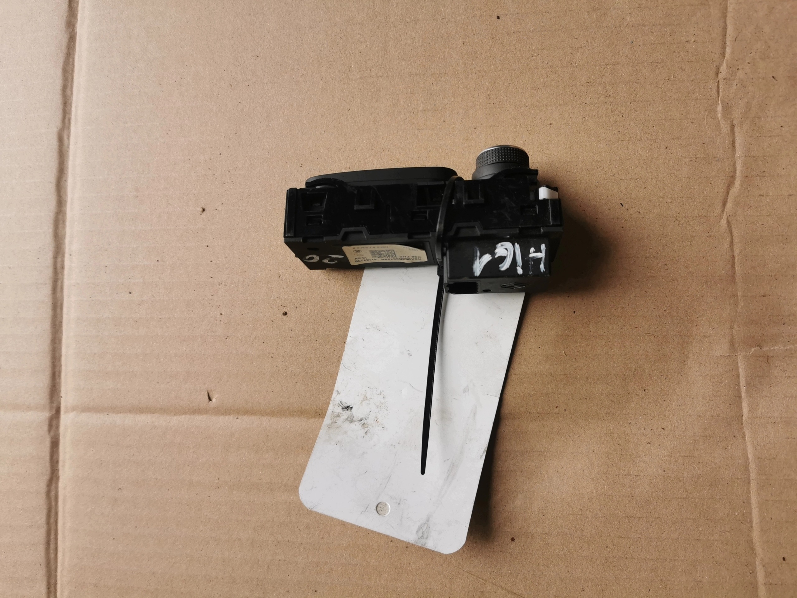 CLIO 4 IV switch MULTIMEDIALNY MULTIFUNKCJI 10131238 253B06108R