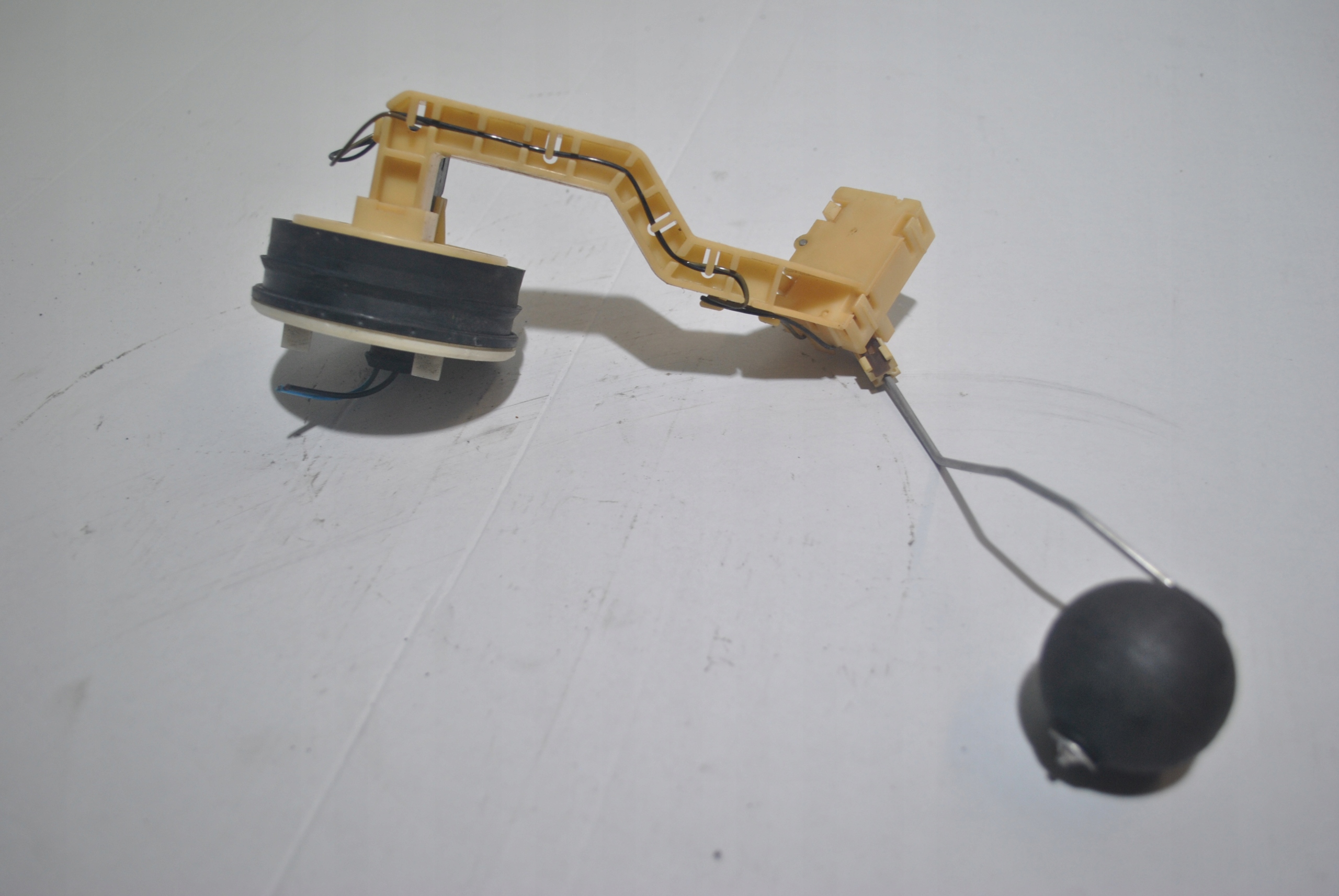 CZUJNIK POZIOMU OLEJU AUDI A6 C5 4B0201317A Producent części Audi OE