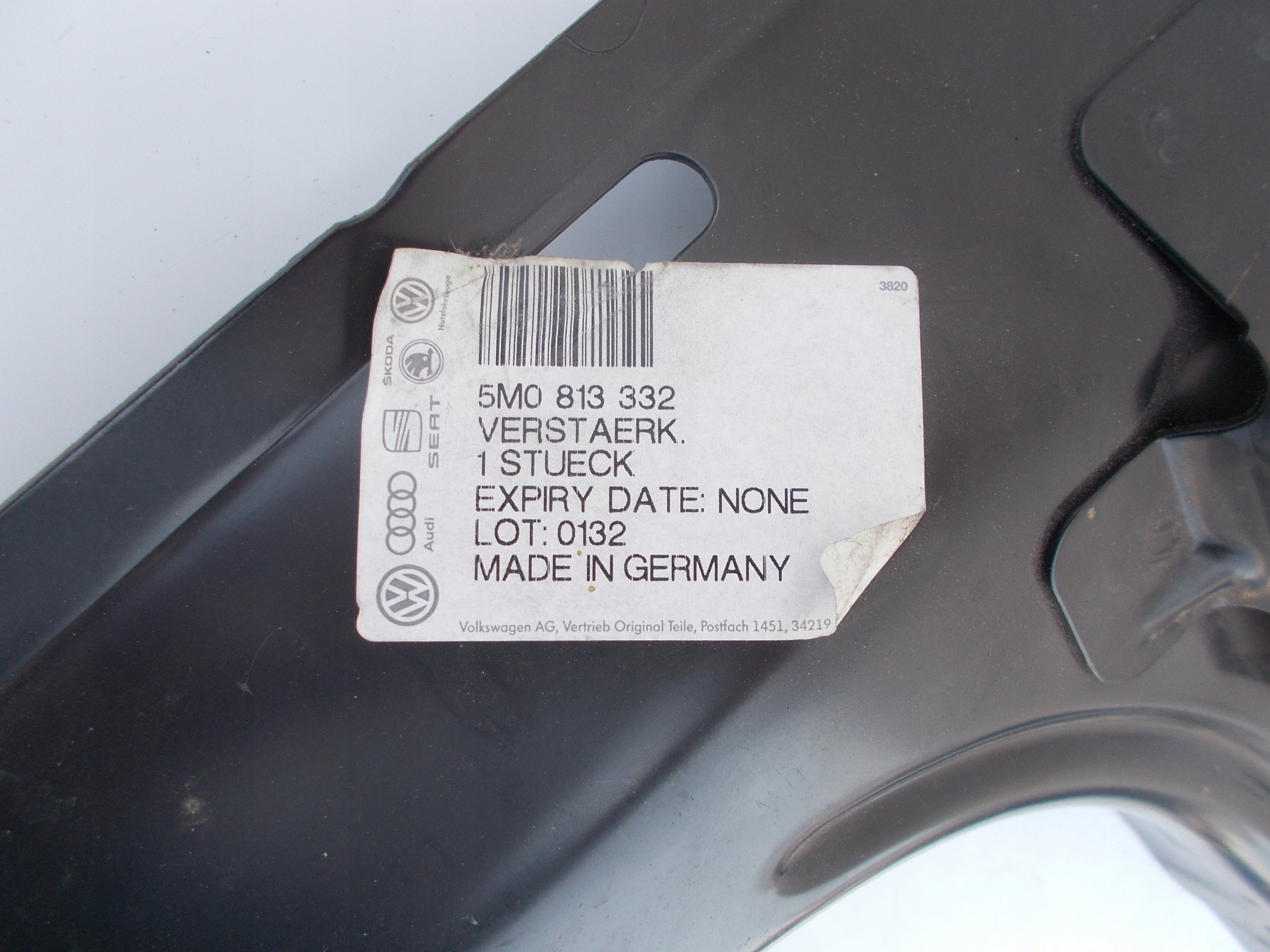ремень задний очкарик правый vw GOLF VI PLUS 5M0813332
