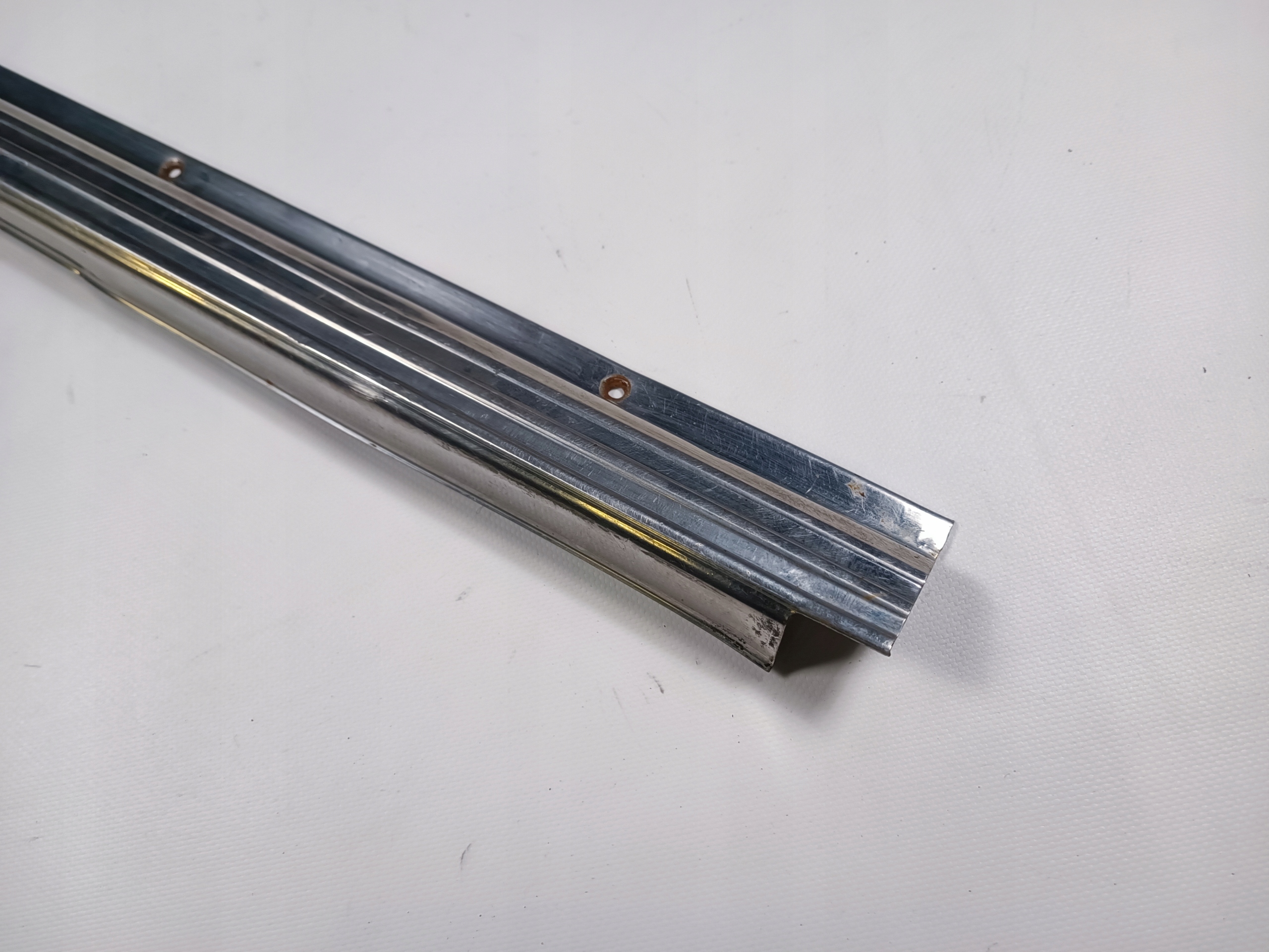 moulding threshold left Mercedes SL R107 C107
