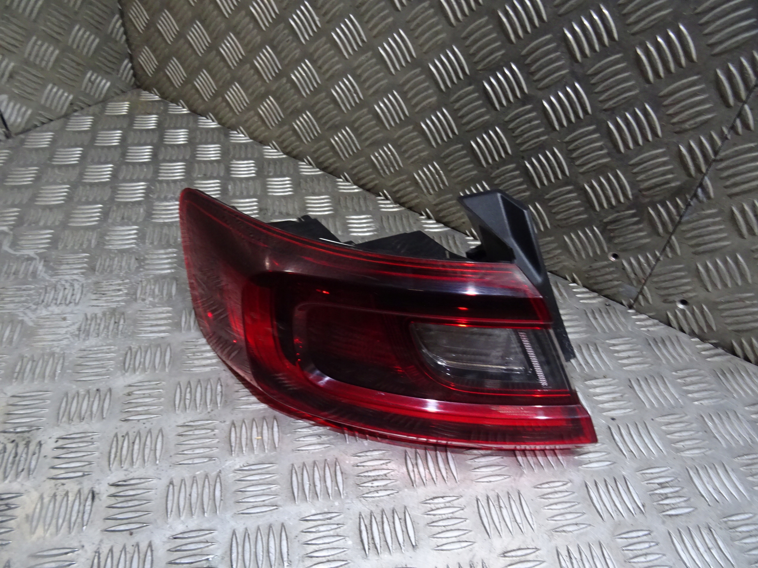 RENAULT ARKANA RS-LINE LEWA TYLNA LAMPA IDEALNA