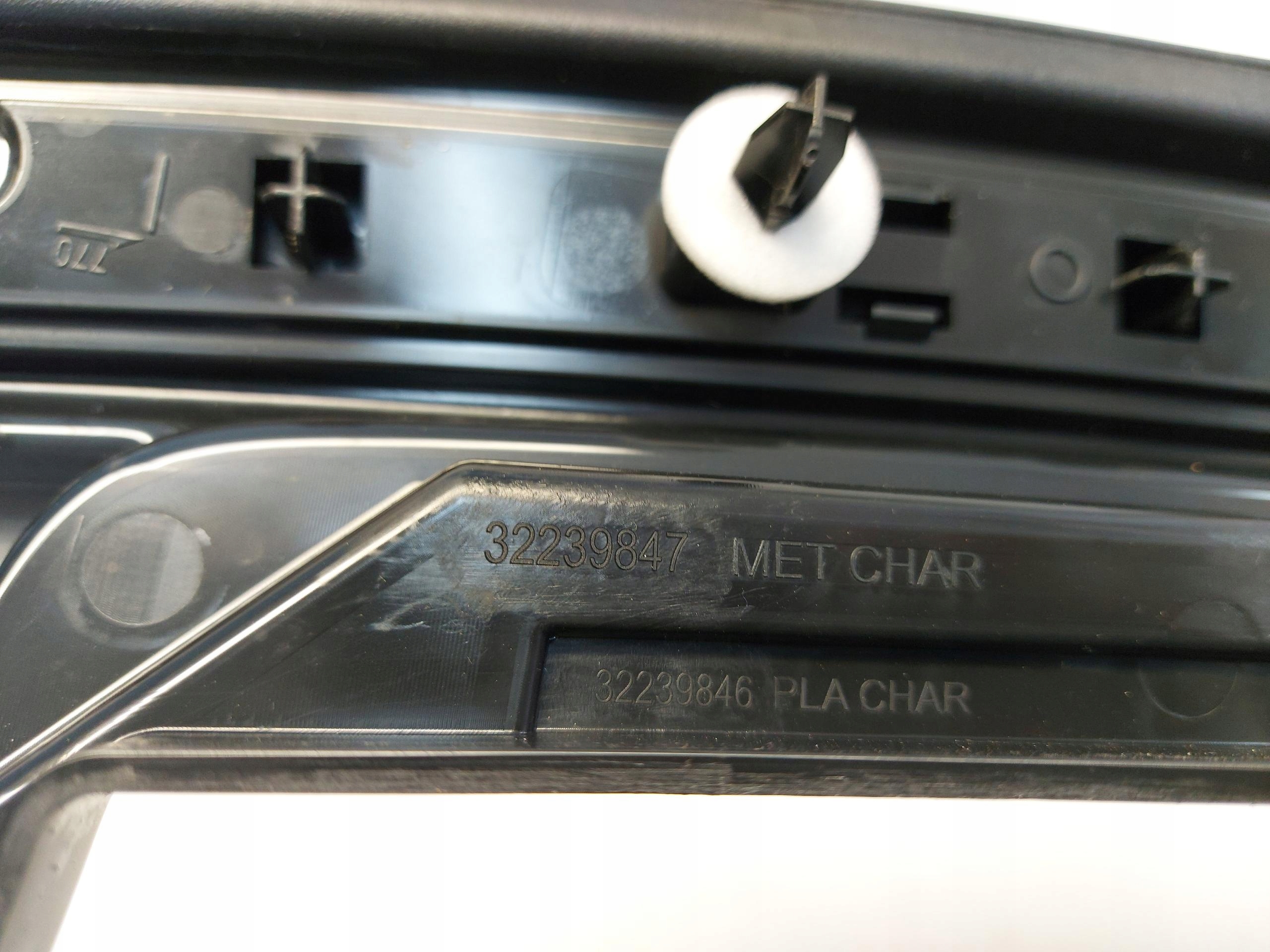 VOLVO V60 II fedél PASA far 32239847