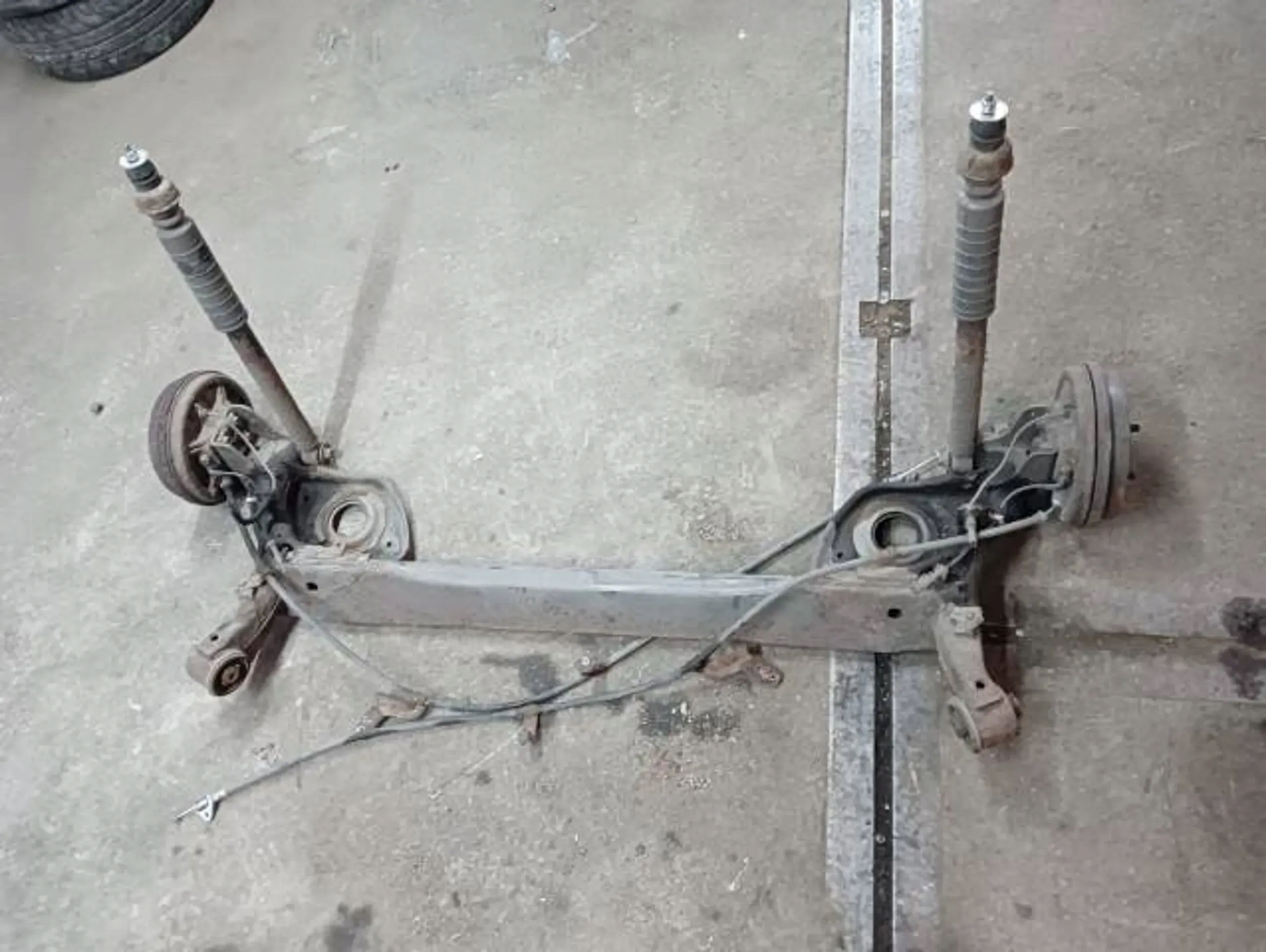 NISSAN MICRA K13 BELKA ZAWIESZENIE OŚ TYŁ