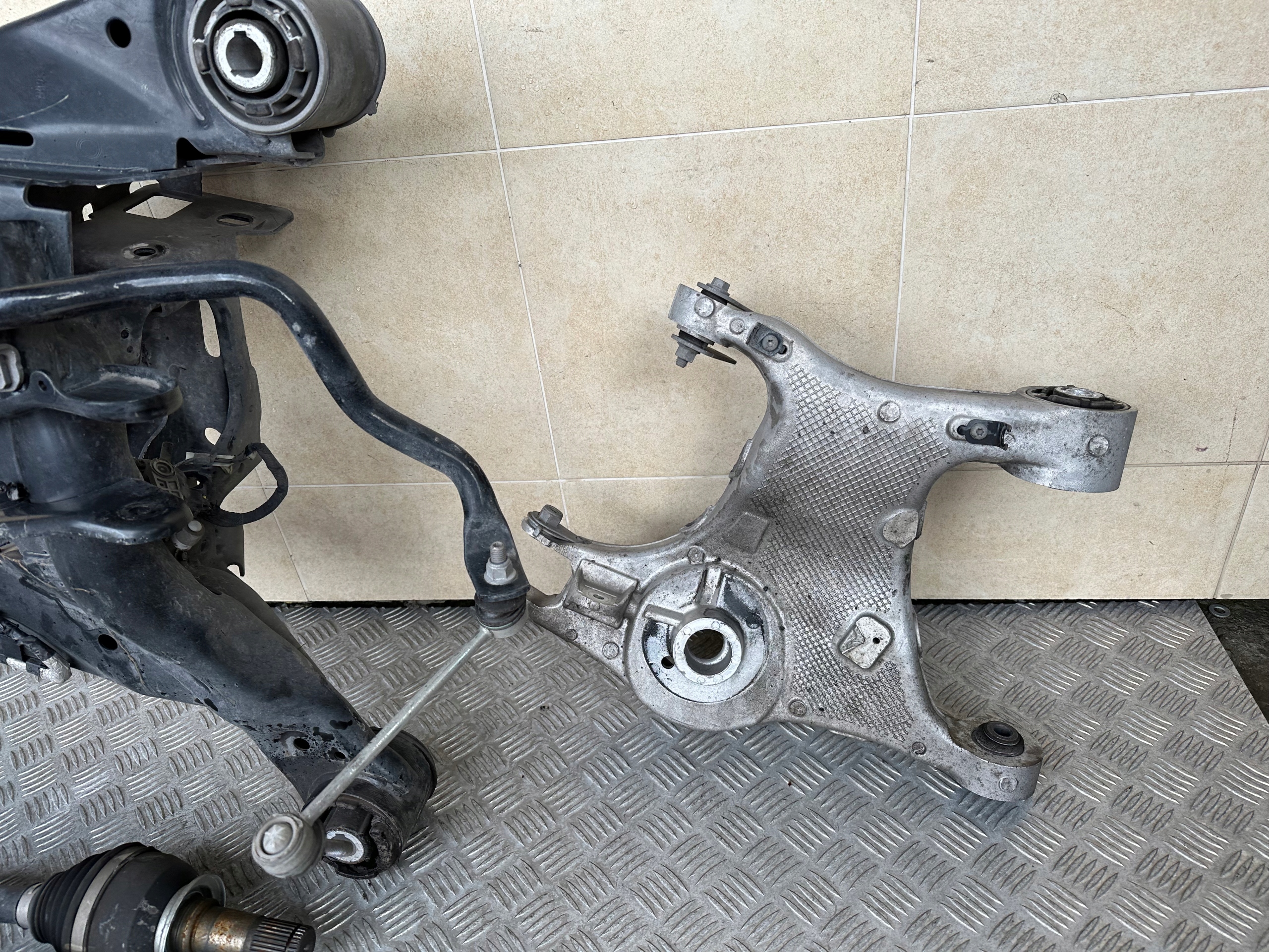 ARM REAR LEFT RIGHT JAGUAR F-PACE 2.0 BZ.