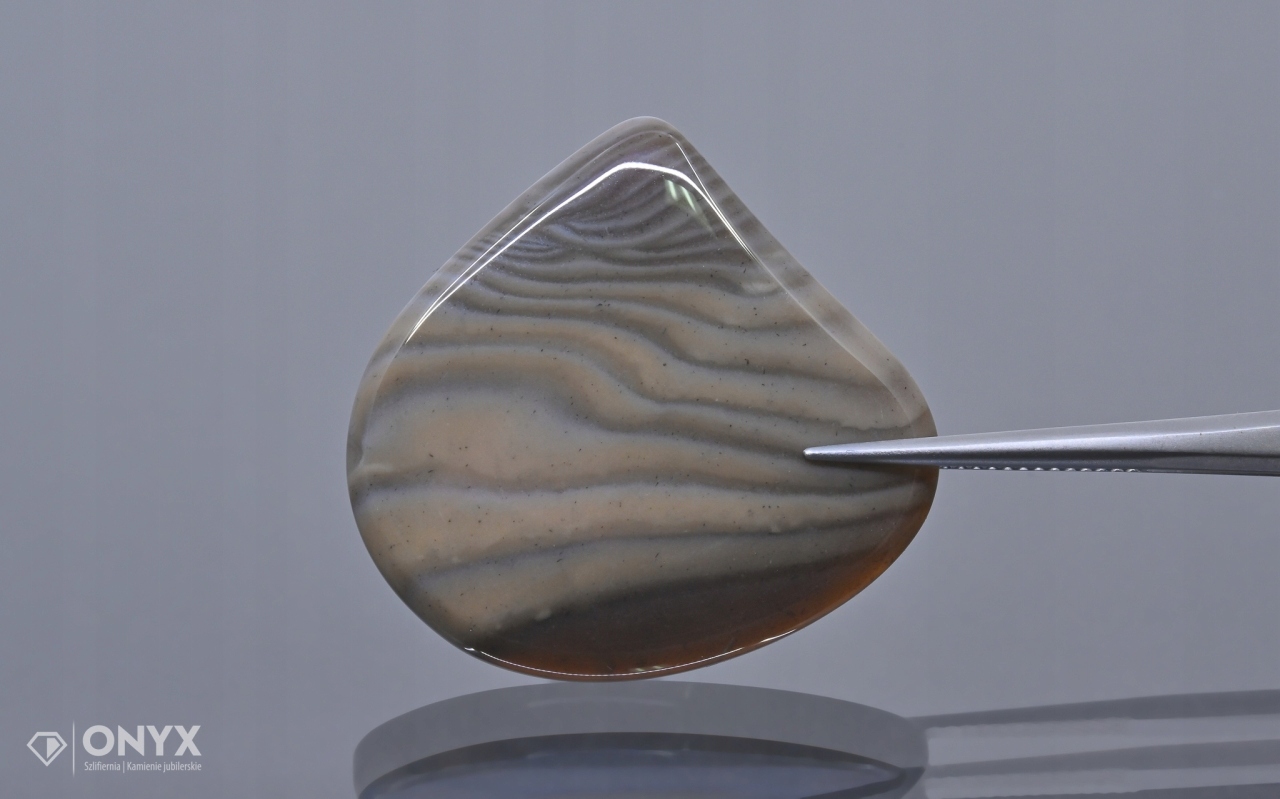 Křemílek pruhovaný kabošon nepravidelný 32,5x31 mm