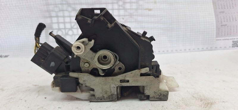 lock door right front FORD MONDEO 01- 2S4AA21812FB