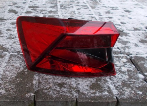 SKODA FABIA IV LAMPA LEWA TYLNA 6VE945095 ORYGINAŁ