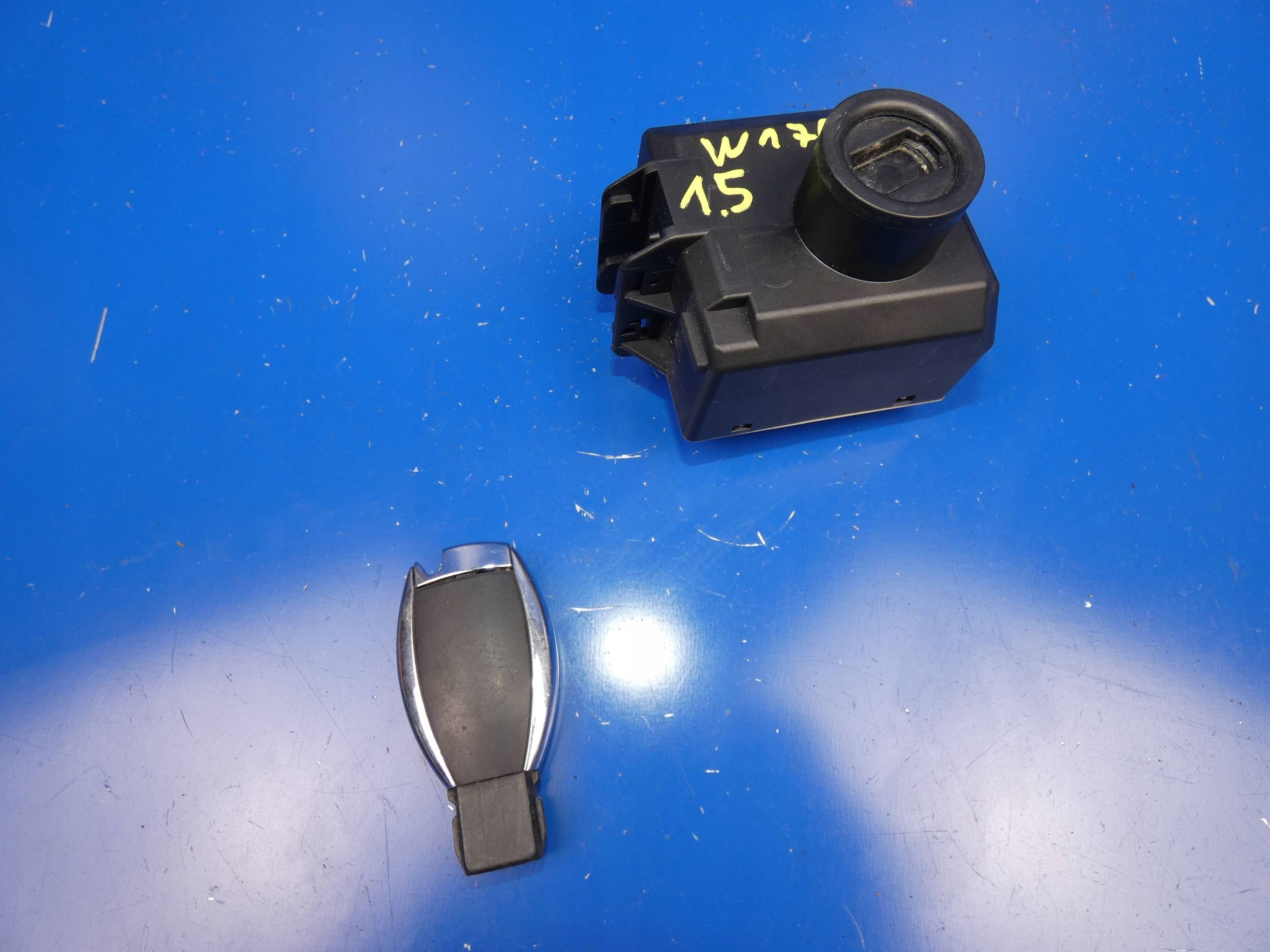 MERCEDES A W176 B W246 CLA W117 ignition + key
