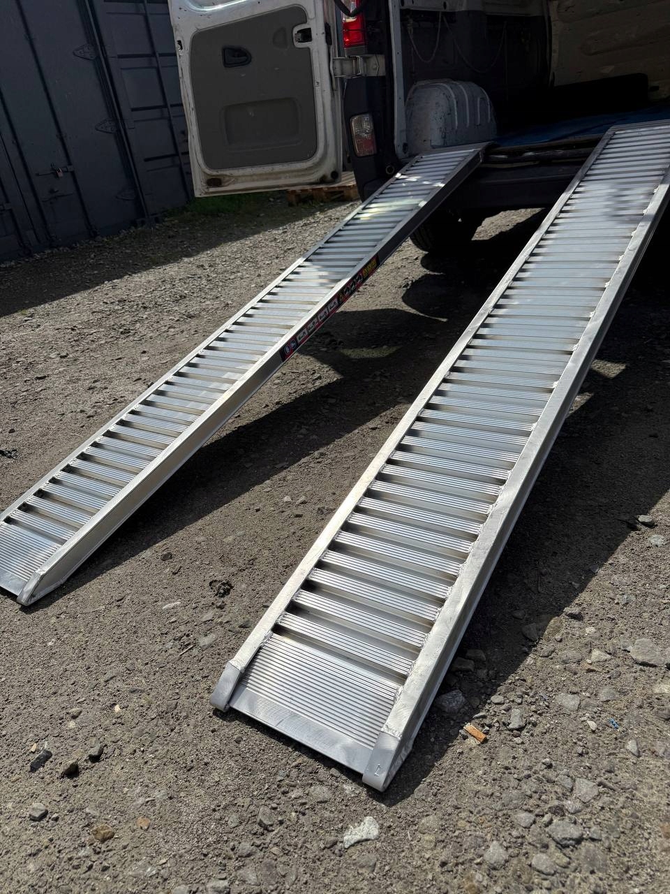 Nakládací rampy Hliníkové nakládací rampy 2 m do 2100 kg