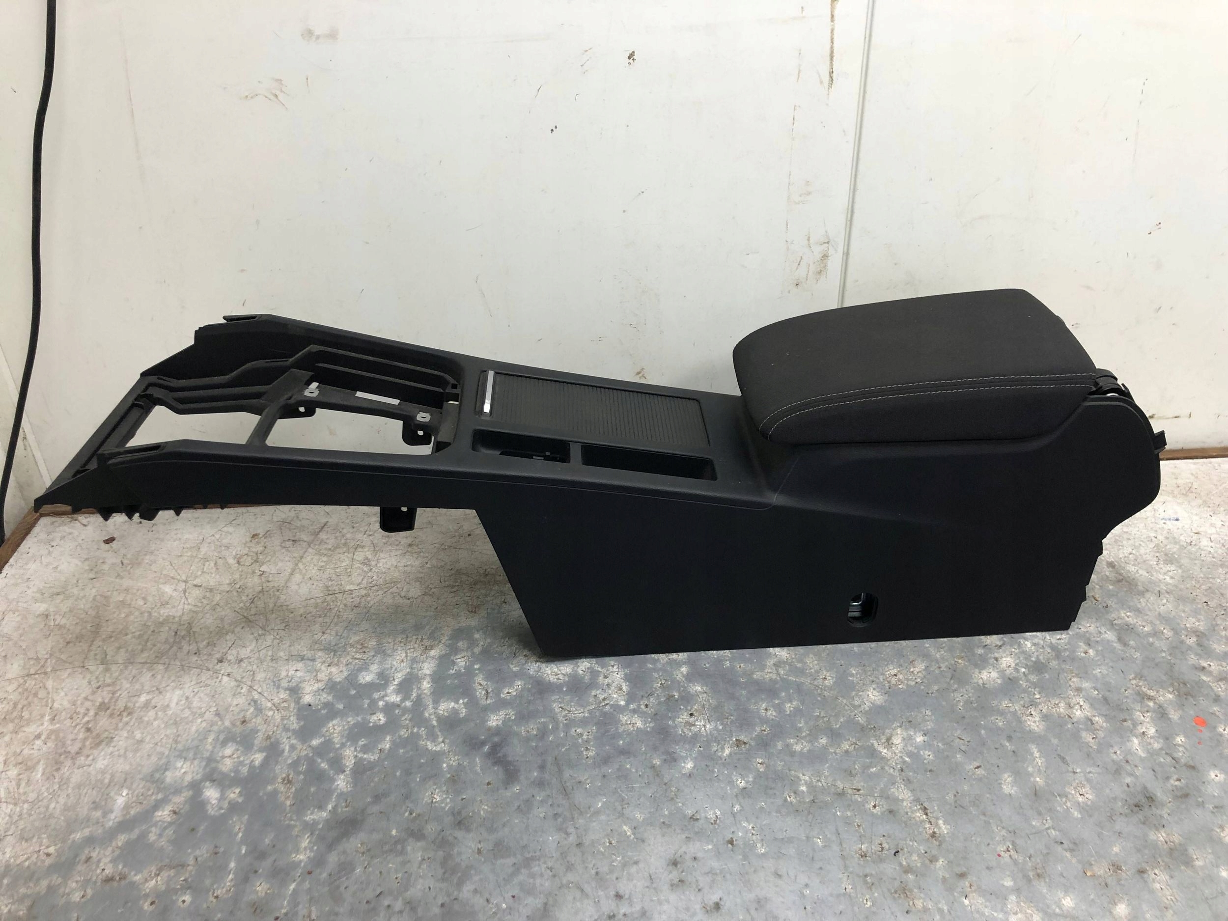 TUNEL central armrest VW PASSAT B8 3G0864089A 3G0862531