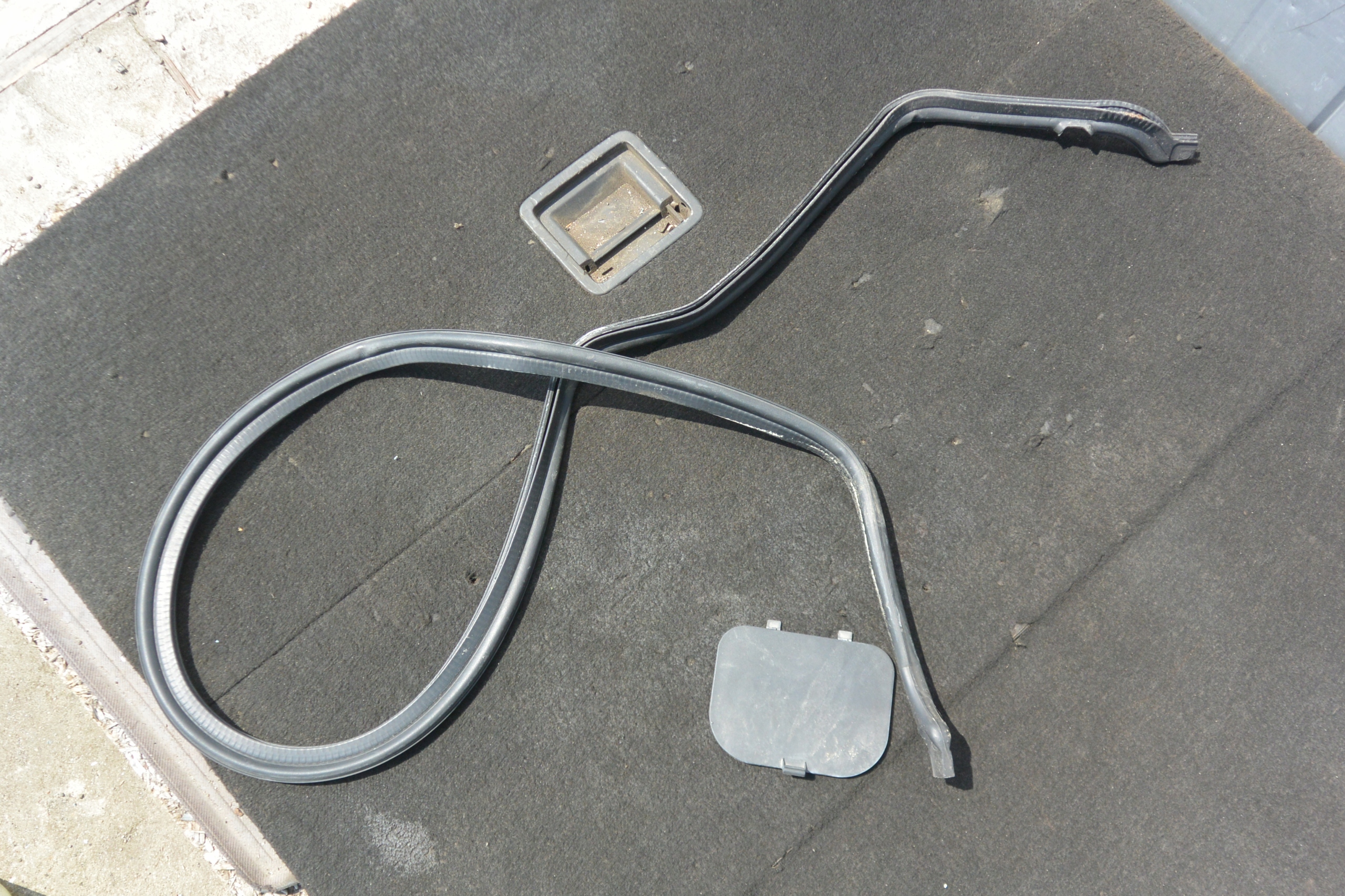 JOINT SOUS VITRE DU CAPOT MASERATI QUATTROPORTE VI