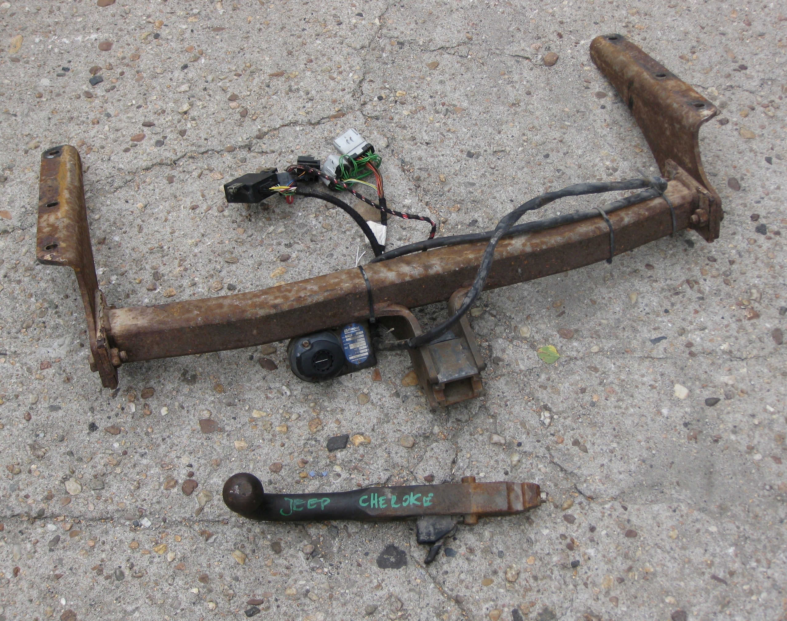 JEEP CHEROKEE LIBERTY KJ tow WYPINANY MOPAR module KPL 82206824