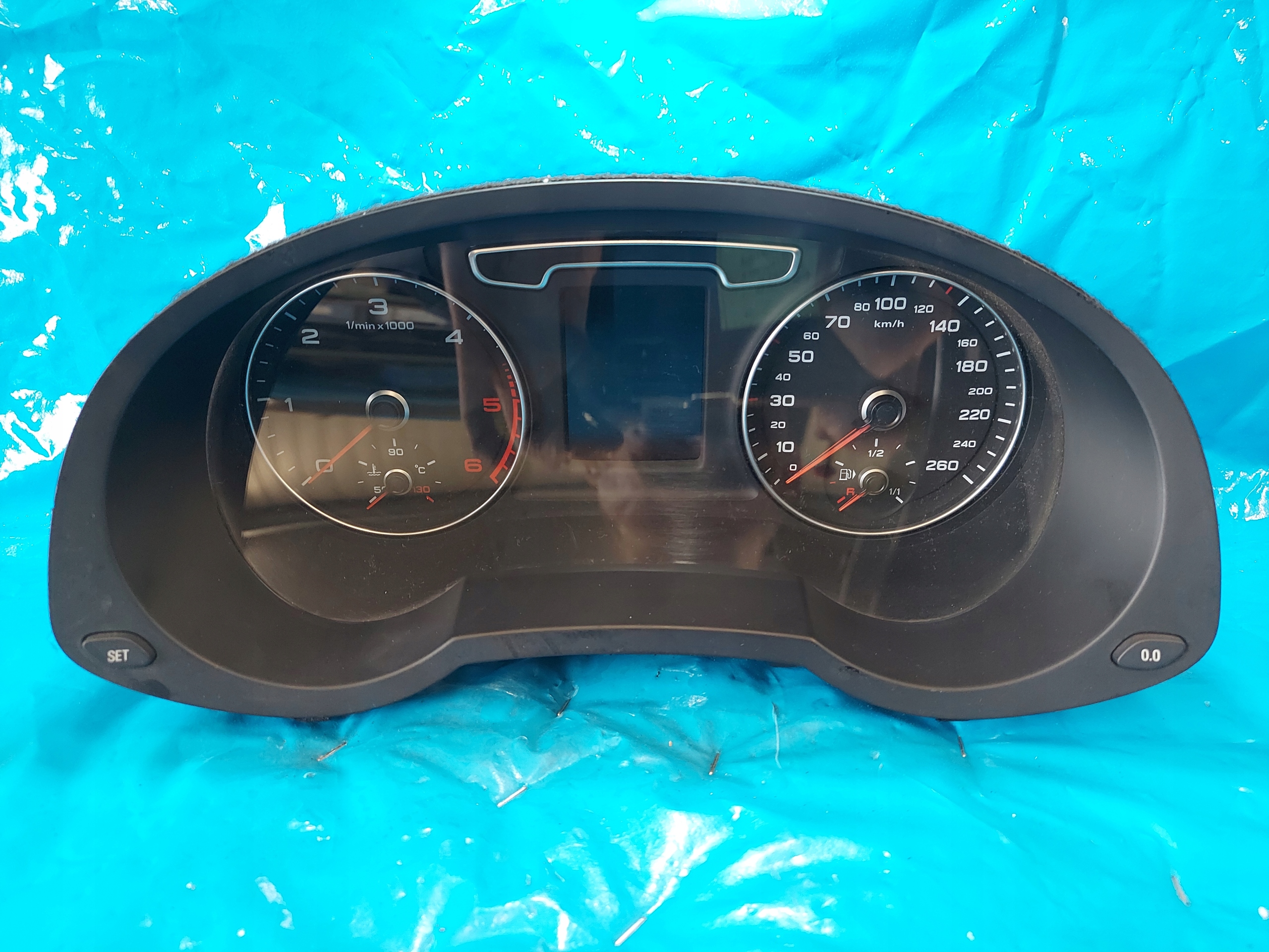dials clock AUDI Q3 DIESEL 8U0920940A
