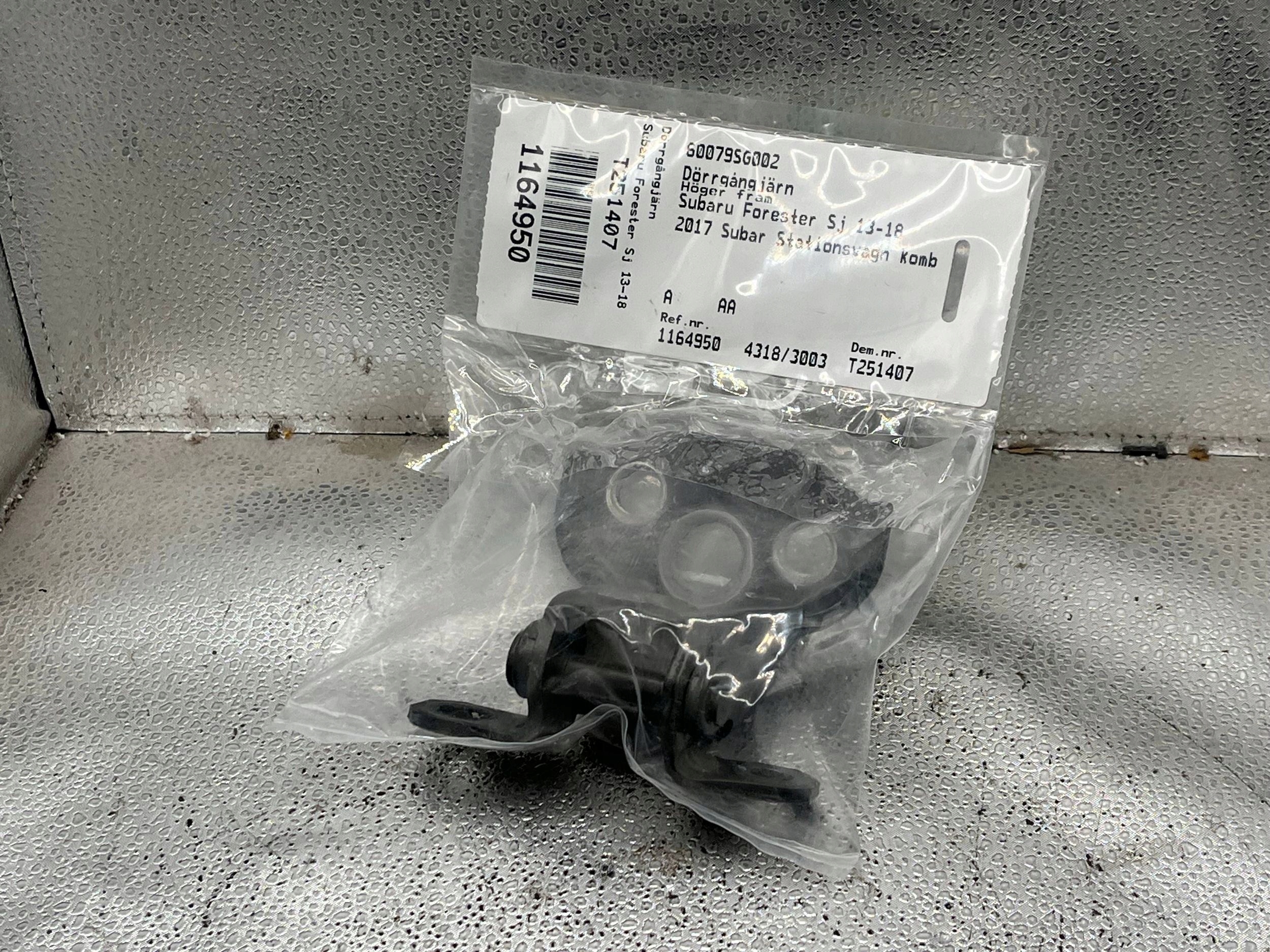 60079SG002 hinge door right front SUBARU FORESTER !J