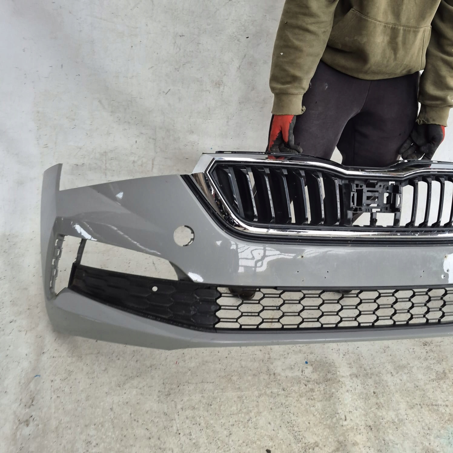 SKODA SCALA 657 19- bumper front front grill grid without DZIUR 657807221