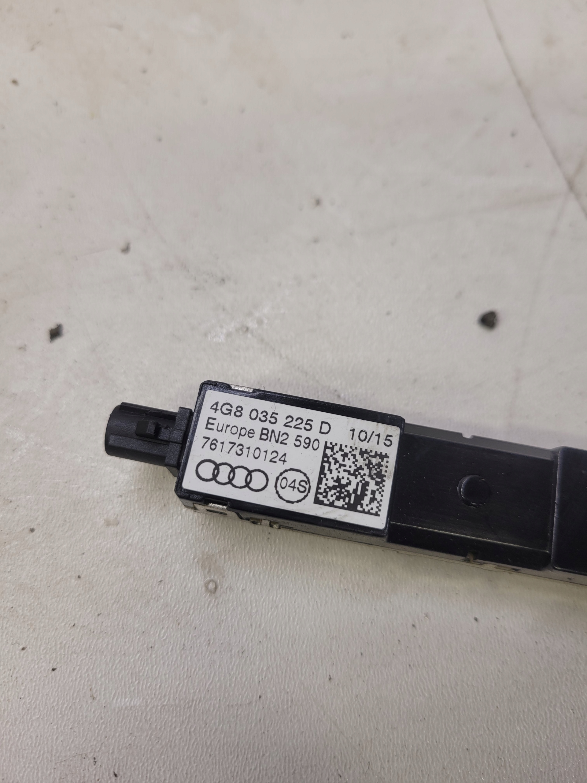 antenna amplifier AUDI A6 C7 A7 4G8035225D