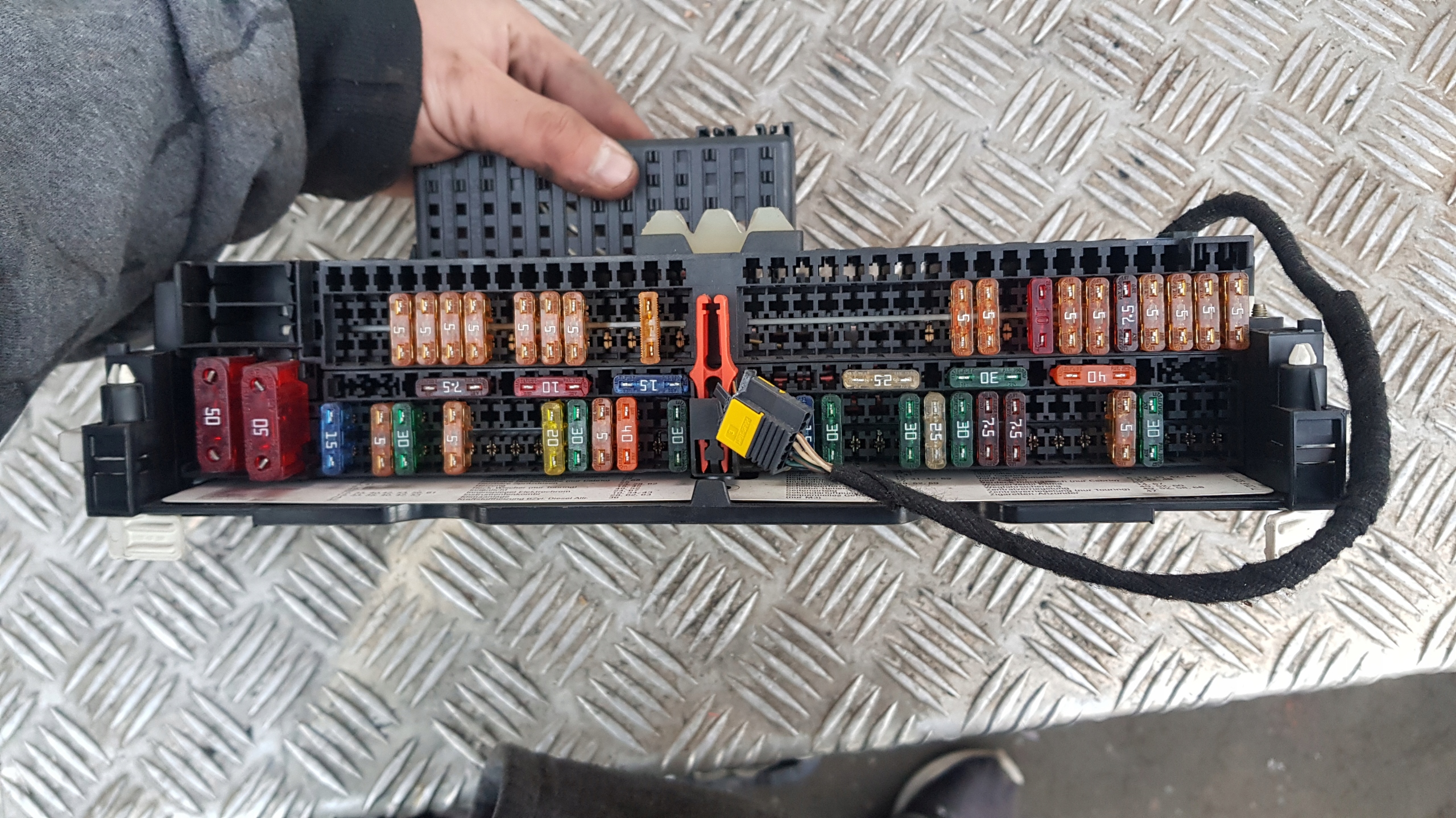 BMW E46 320I 2.2 Module fusibles 8364541