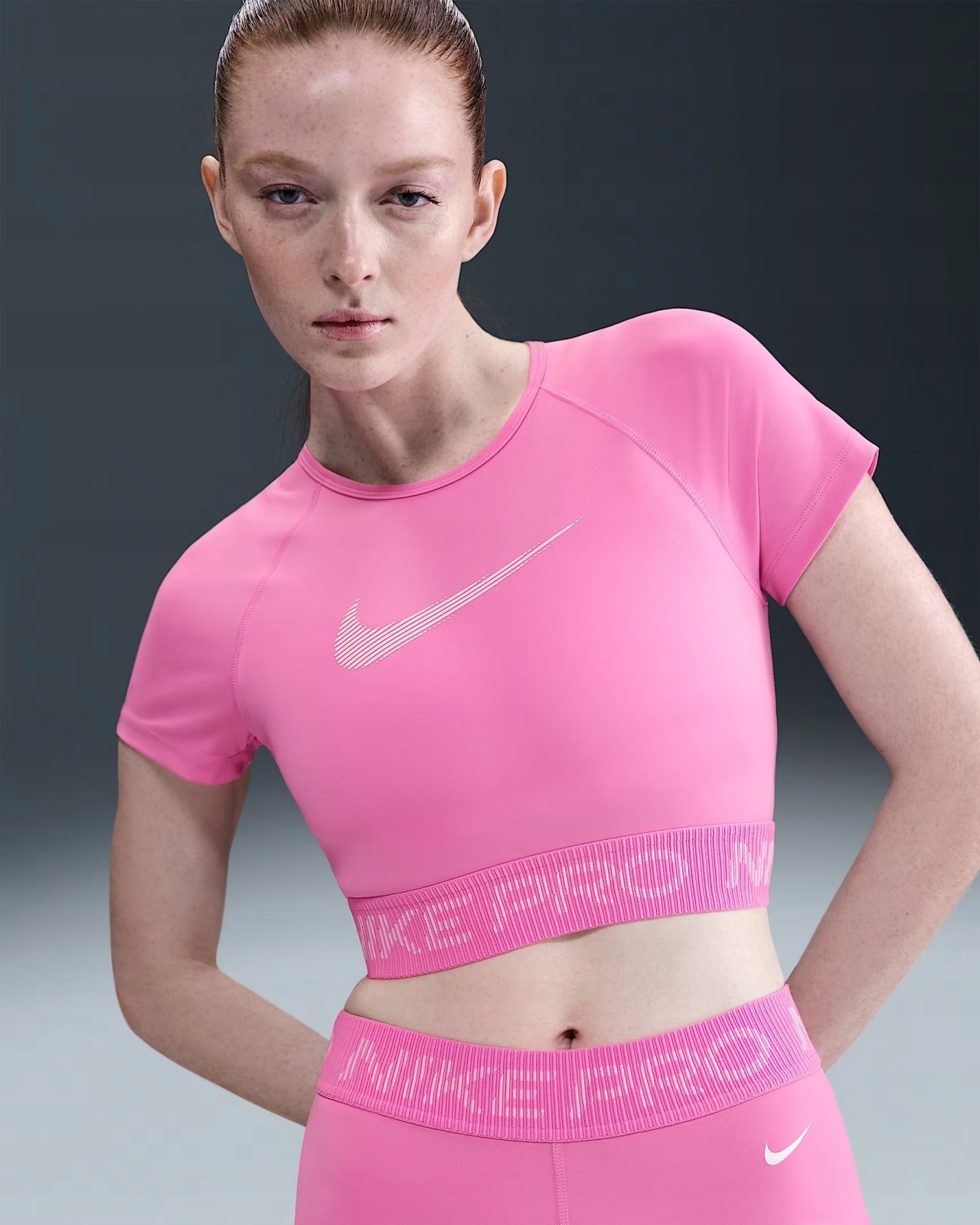 Dámské triko Nike Pro Womens Dri-FIT Short-Sleeve Cropped Graphic Top