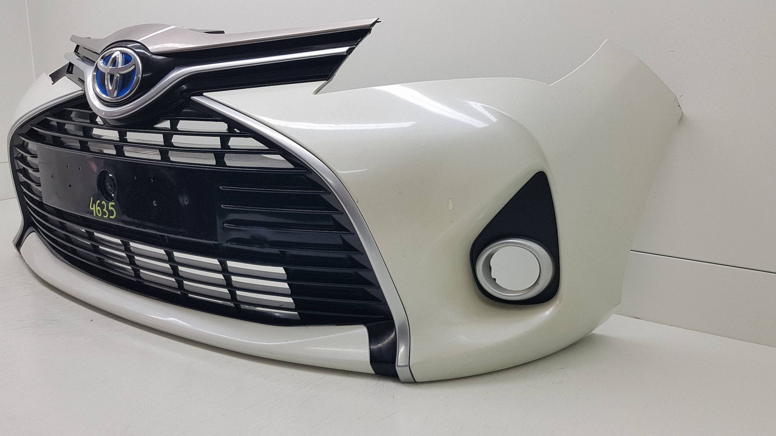 TOYOTA YARIS 3 III 2014 - bumper front 5302-OD030