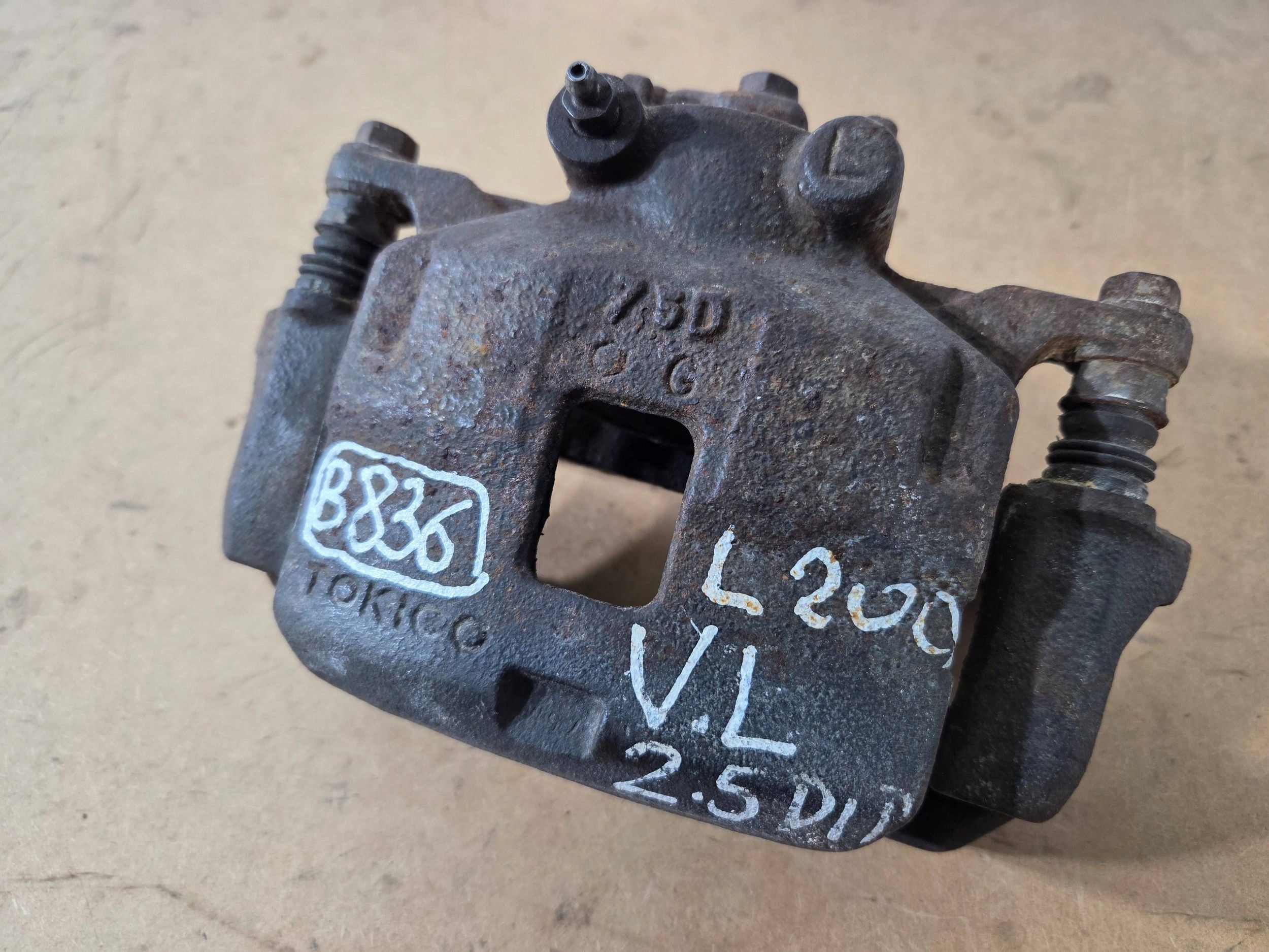Mitsubishi L200 caliper brake front left (B836)