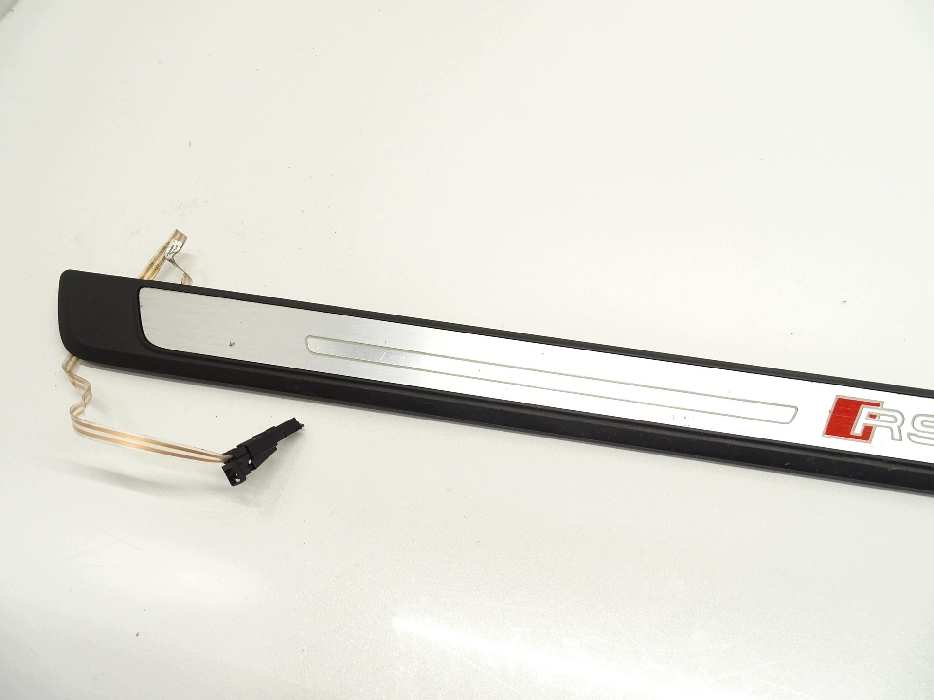 moulding threshold left front AUDI RS5 B9 8W6947417B