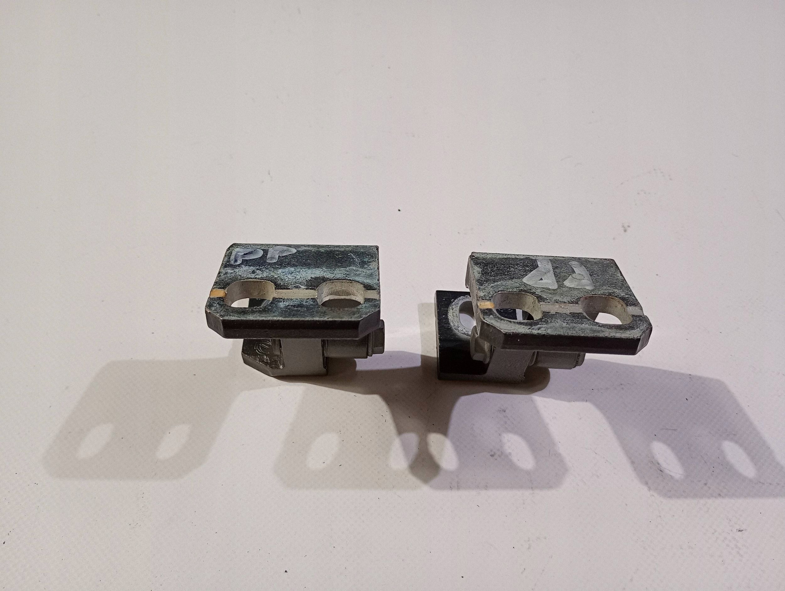 hinge hinges door right front front right Maserati Levante 2017