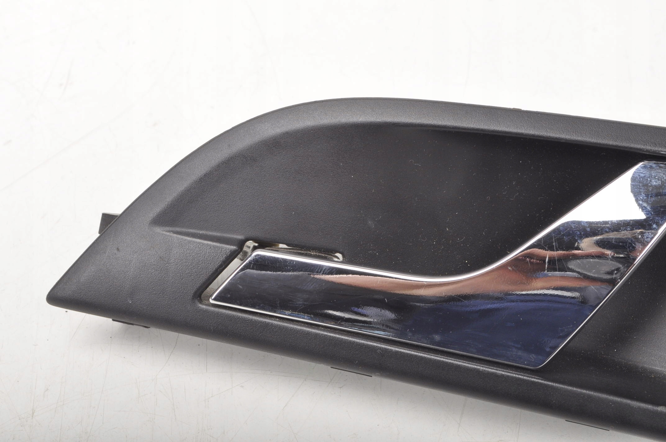 SUPERB II KLAMKA WEWNETRZNA LEWY TYL 3T0839247 Part number 3T0839247