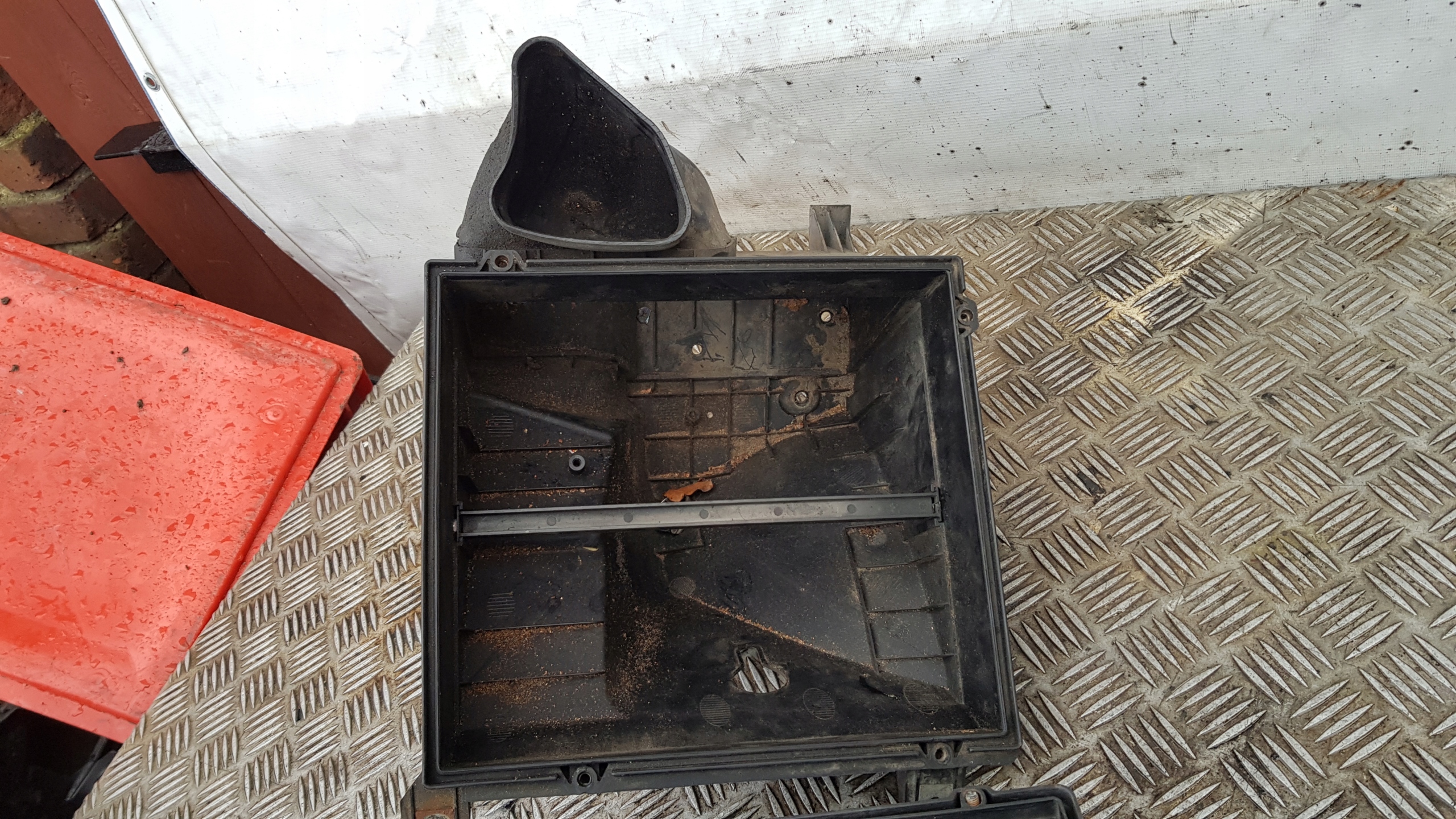 AUDI A8 D2 4.2 Gehäuse filter luft 077129627N