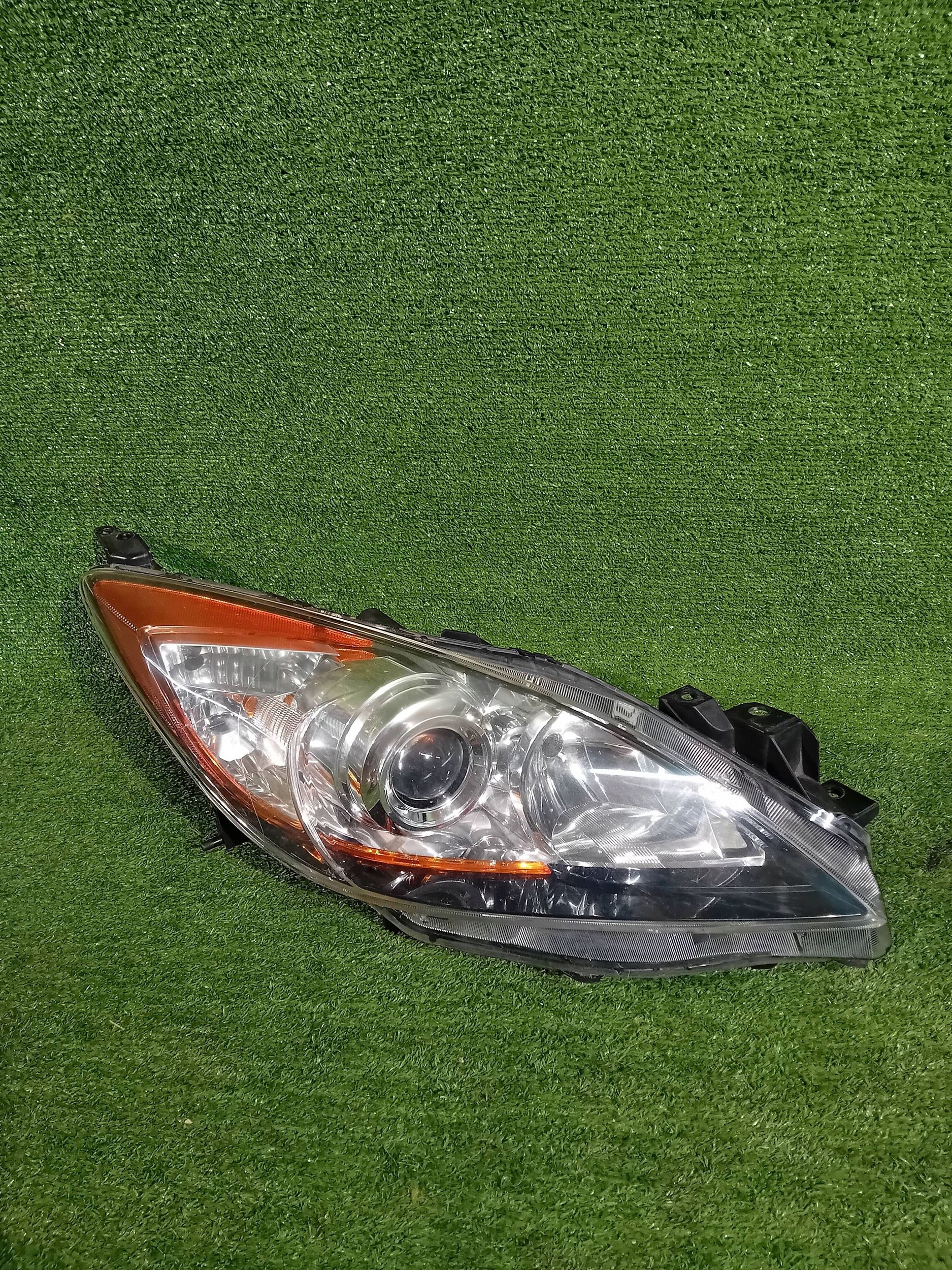 REFLEKTOR right front MAZDA 3 III BL 08- lens NR.883