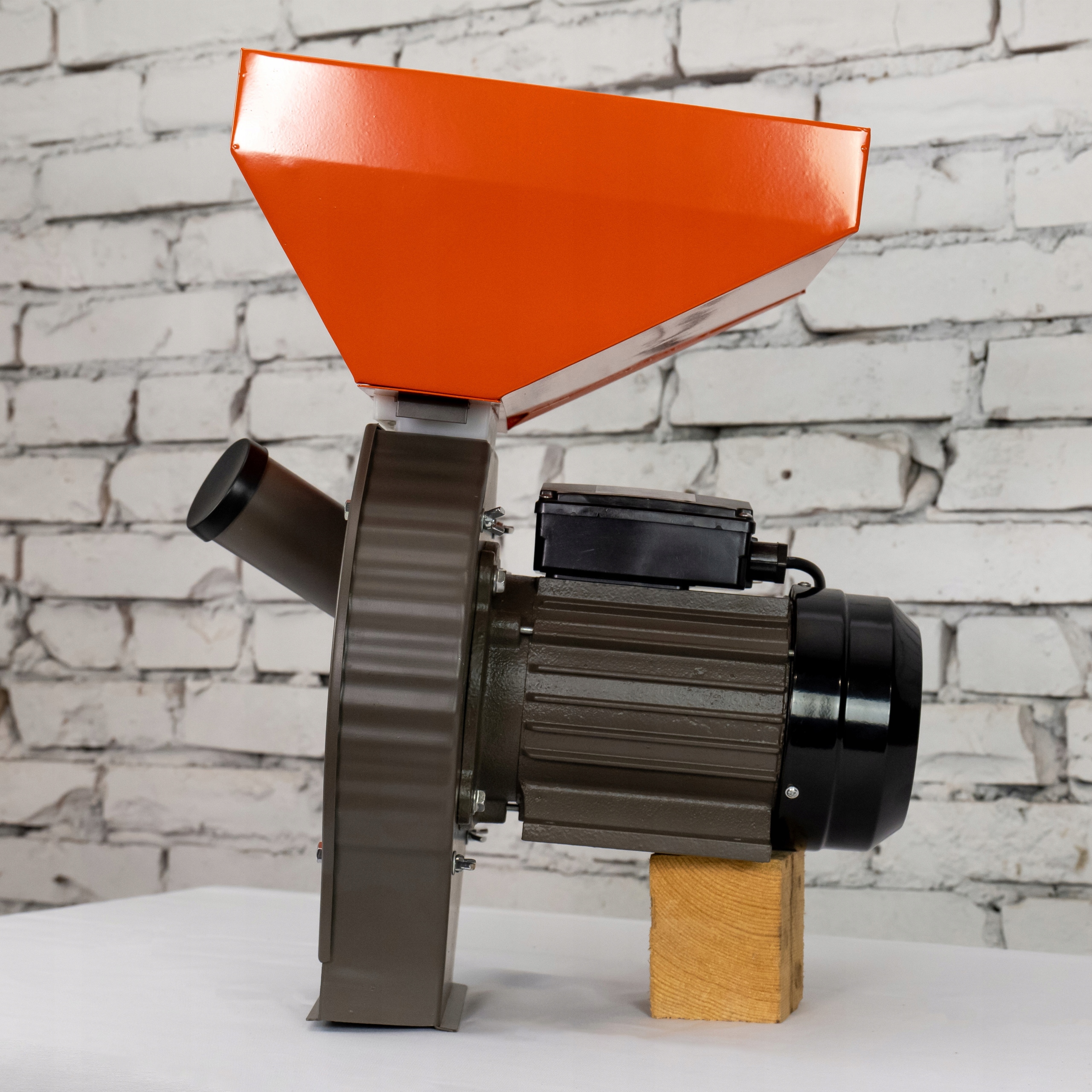 ŚRUTOWNIK do Pasz Rozdrabniacz do Zbóż MŁYNEK Nowy Rodzaj mechanizmu tnącego rozdrabniacze nożowe