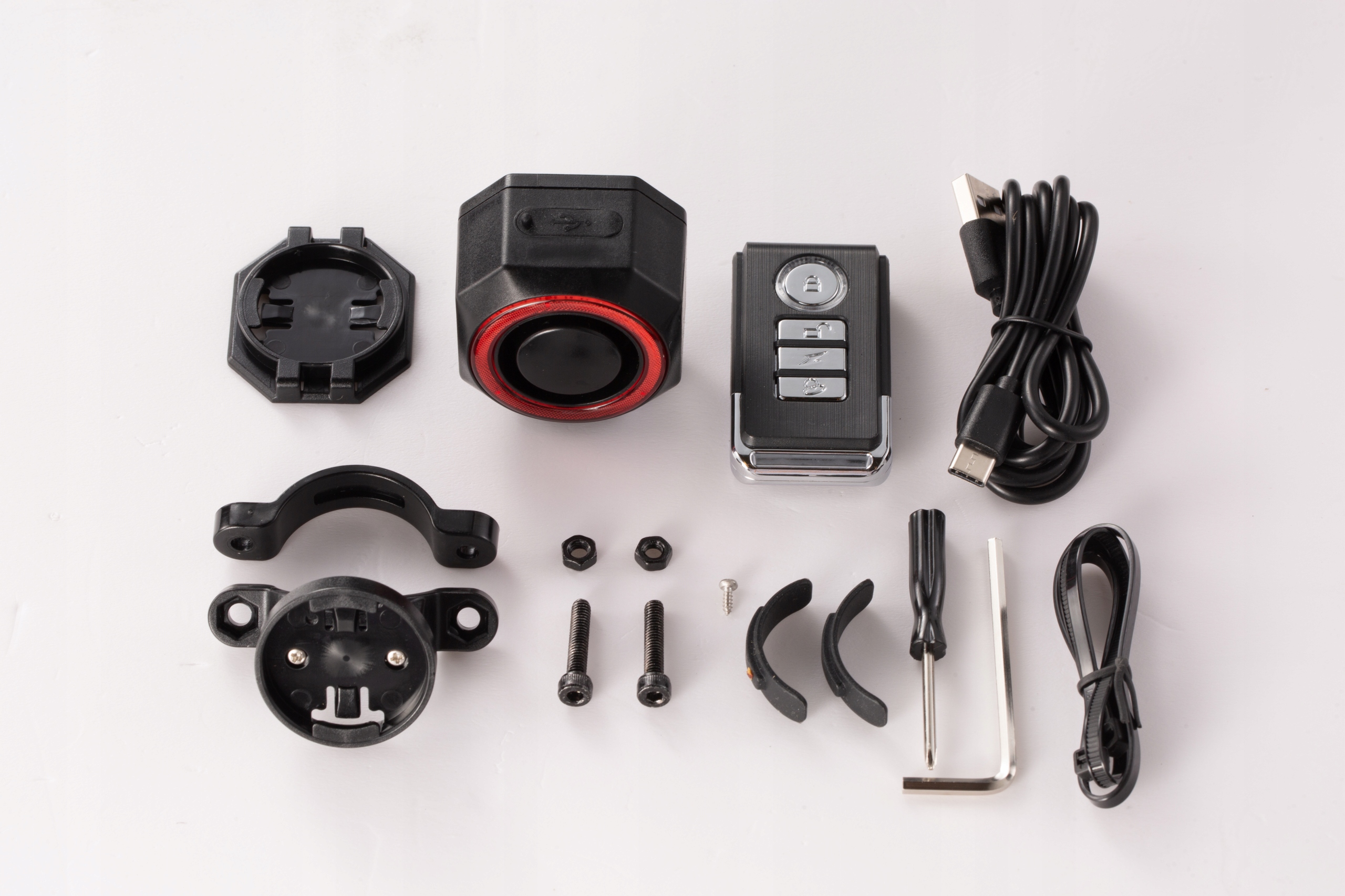 LAMPKA ROWEROWA Z ALARMEM + PILOT, Światło STOP, Czujnik Ruchu Kod producenta 8720029104429