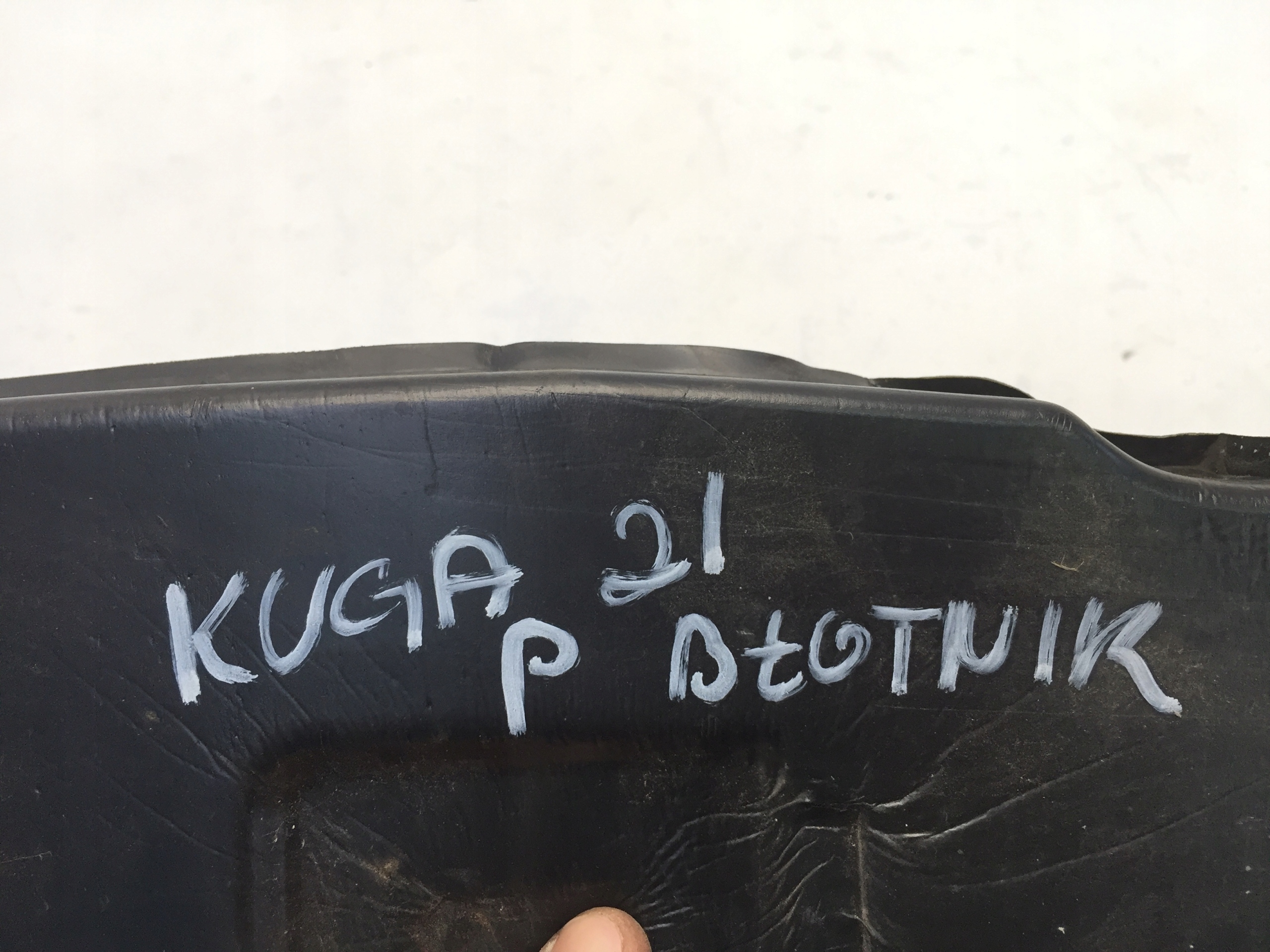 FORD KUGA III MK3 2021 WYGLUSZENIE BLOTNIKA PRAWE Car type 4x4 SUV