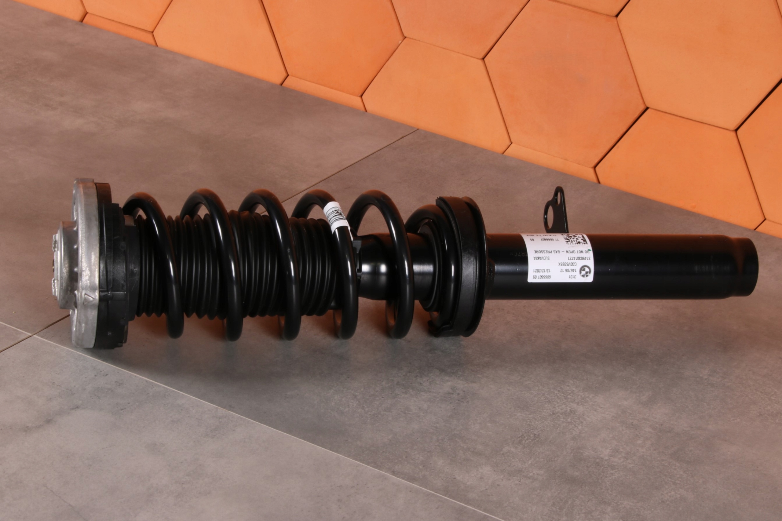 BMW 5 G30 G30 LCI shock absorber left front front XDRIVE 6866607 32 km !!!