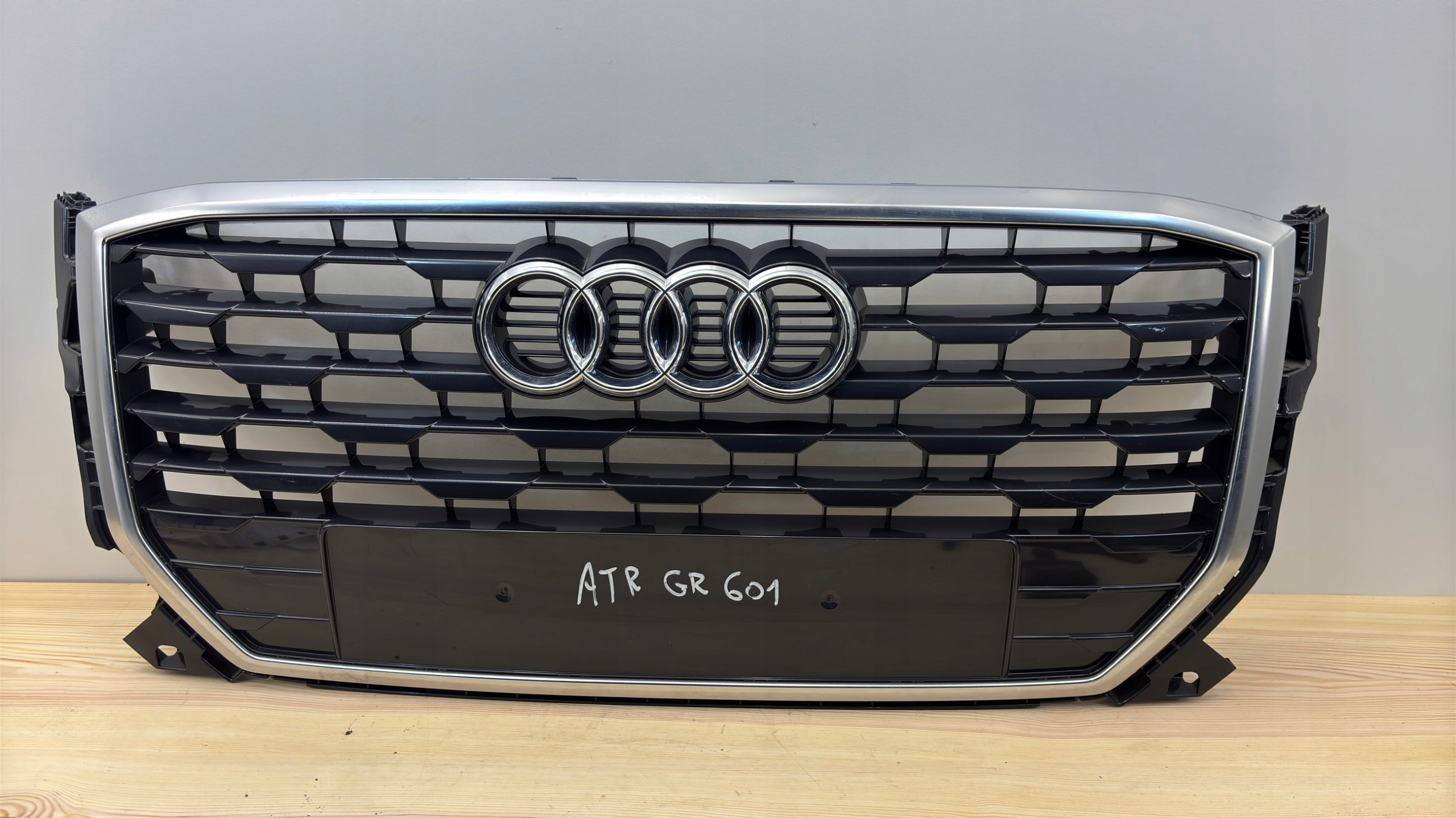 Audi Q2 Kühlergrill FRONTGRILL Kühlergitter 81A8536510G - Thumbnail 1