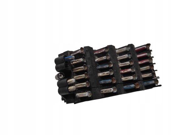 MERCEDES E W124 84- SKRZYNKA BEZPIECZNIKÓW