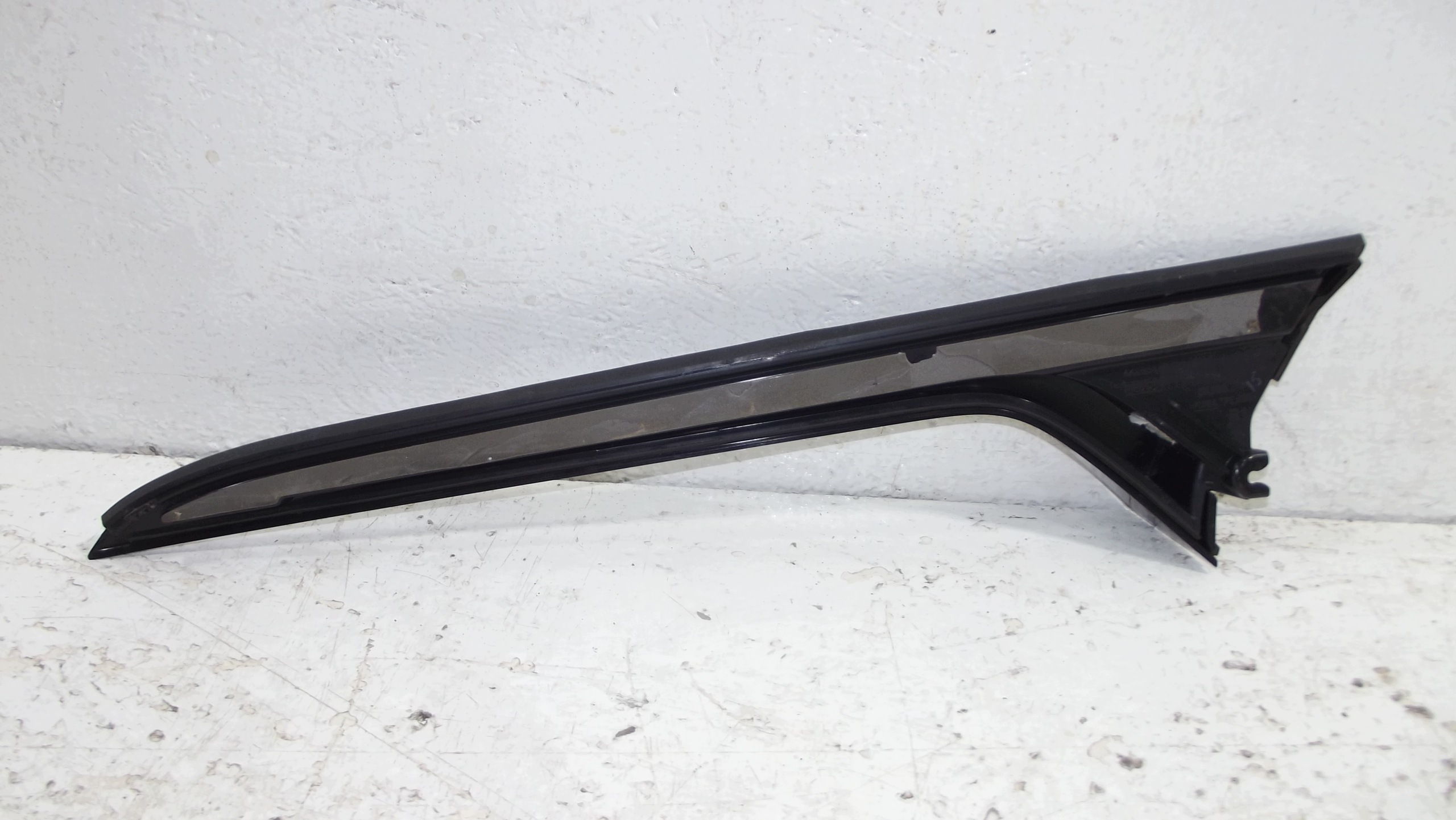 Audi A6 C8 moulding bonnet right rear part 4K9854872