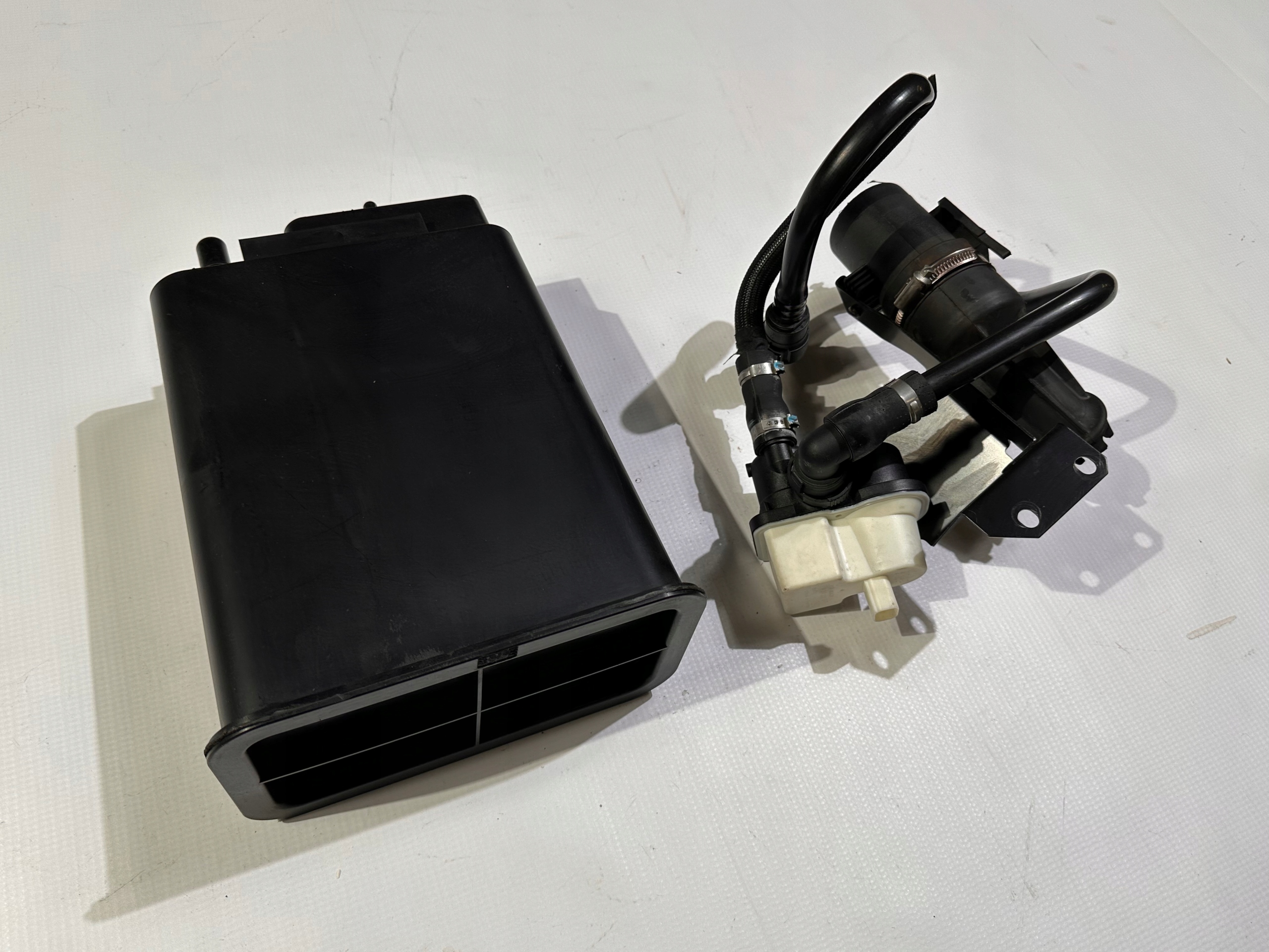 karbonski filter oparow goriva Maserati GranTurismo 2008+