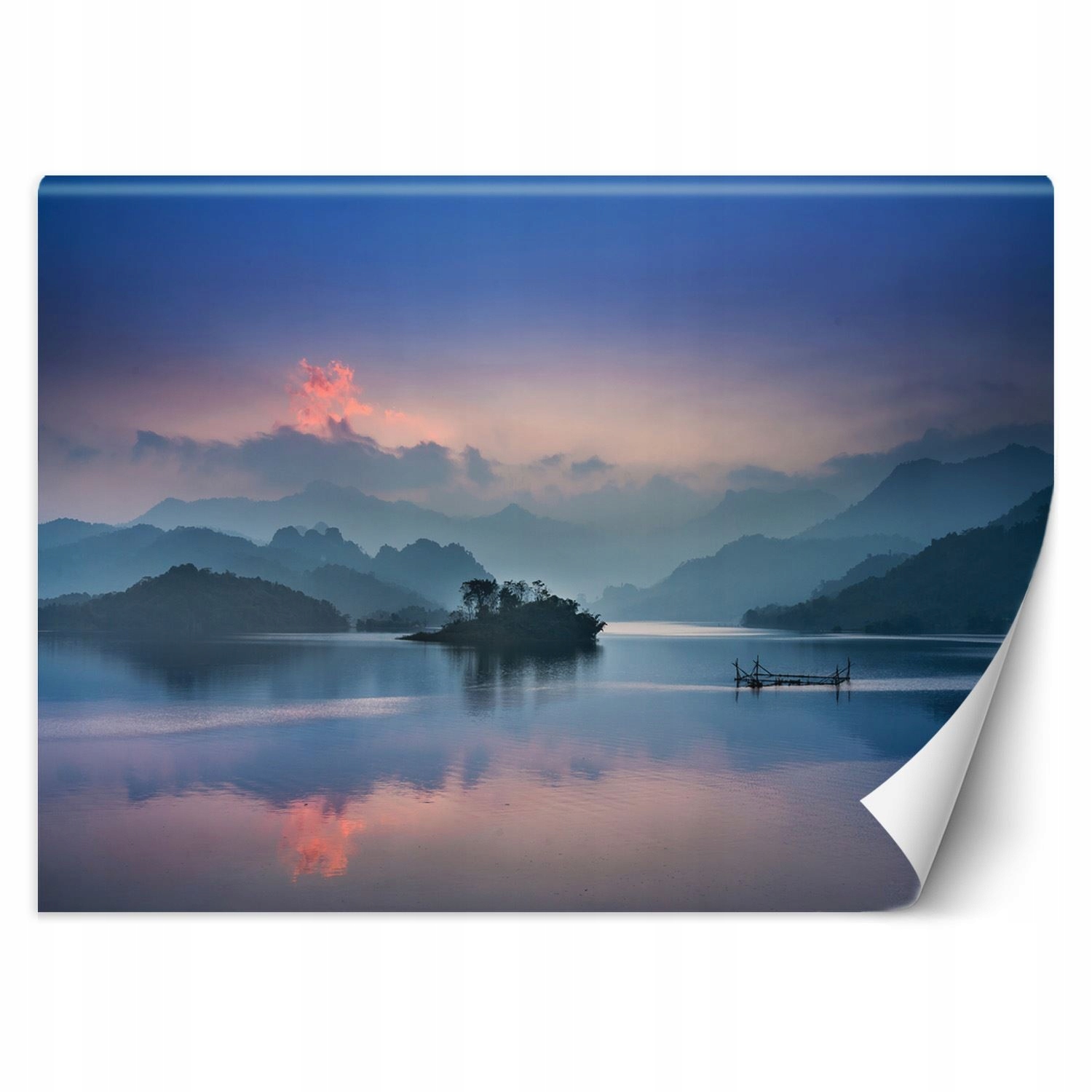 Fototapeta, Pohled na jezero a hory v mlze 450x315