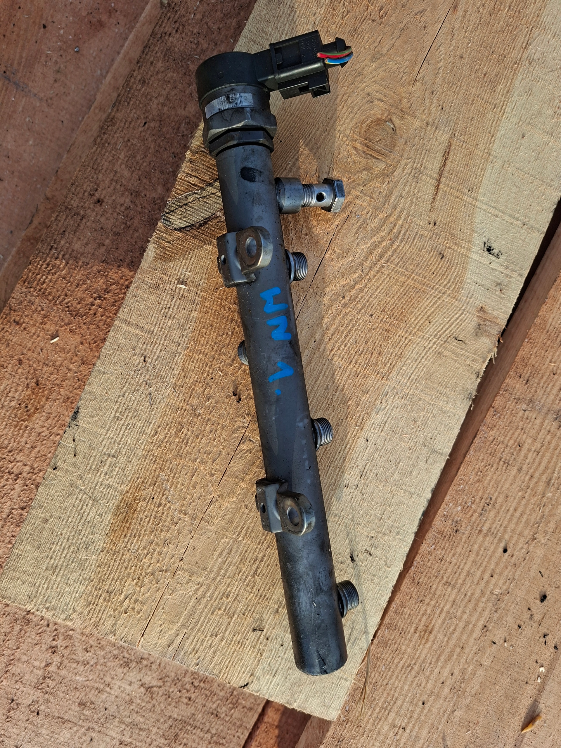Rampe injection Pression Carburant AUDI 3.0 TDI 057130764F 0281002854