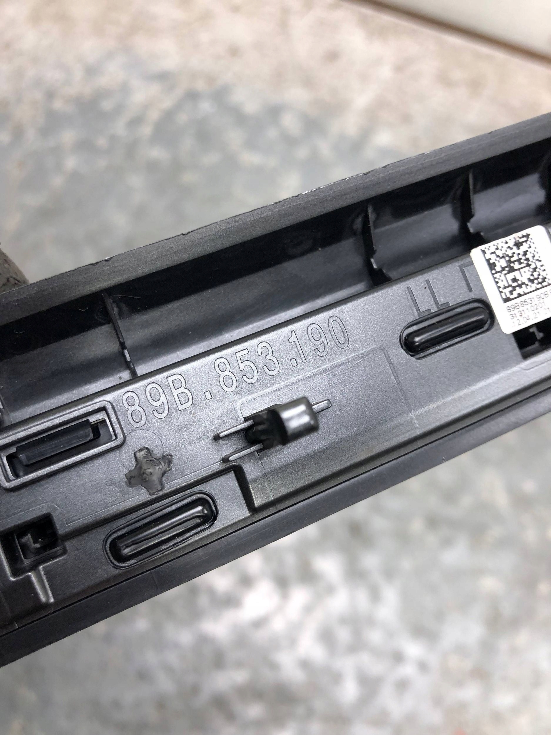 Moulage DEKOR Console AUDI Q4 E-TRON 89B853190