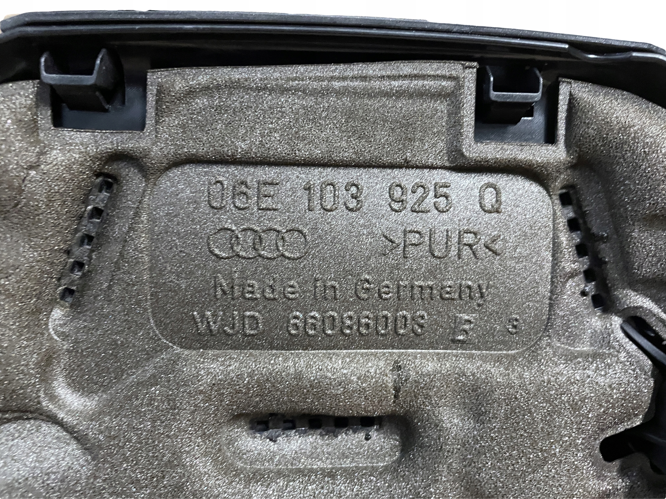 AUDI 3.0TFSI cover for engine 06E103925Q