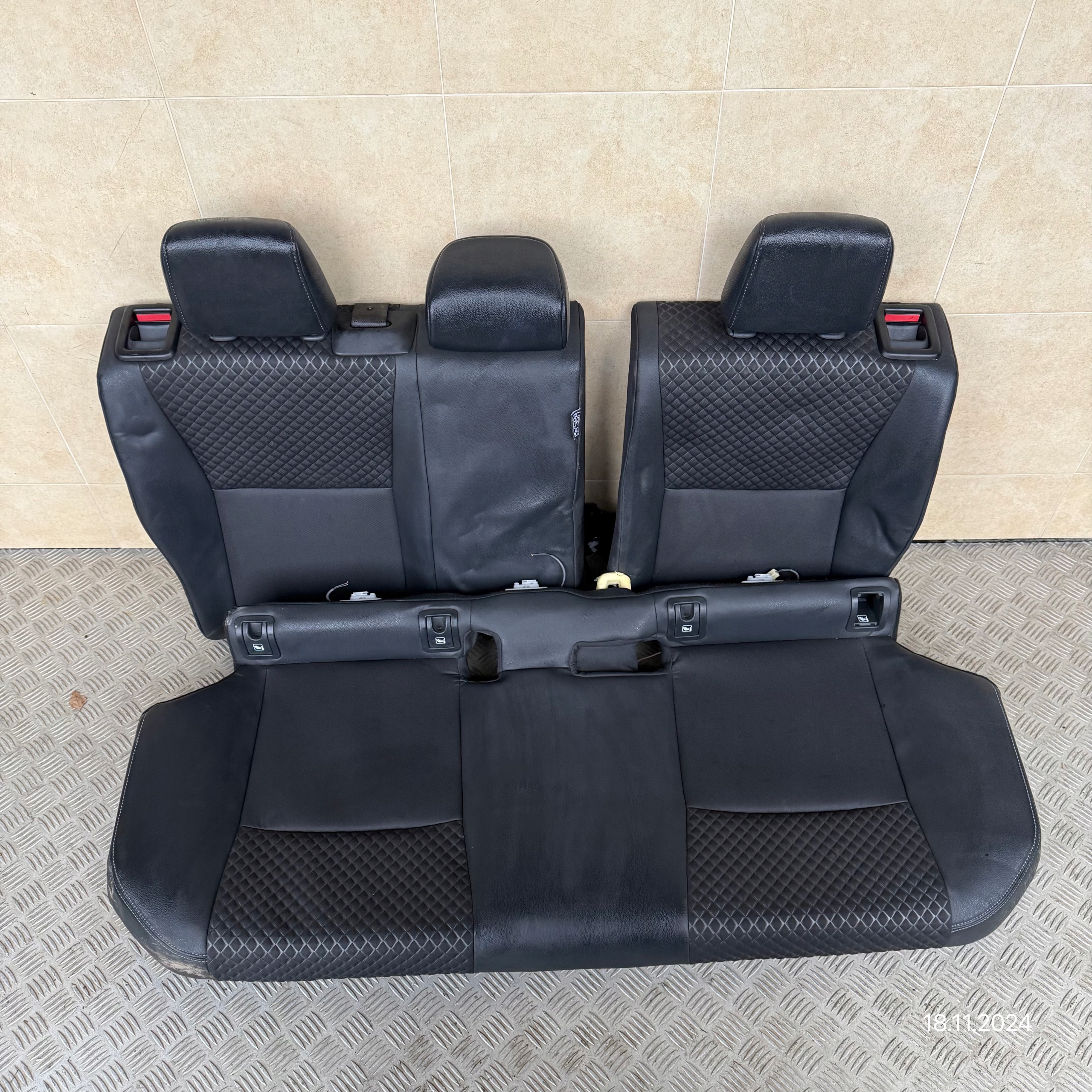 SITZE HALBLEDER KOMPLET TOYOTA YARIS CROSS