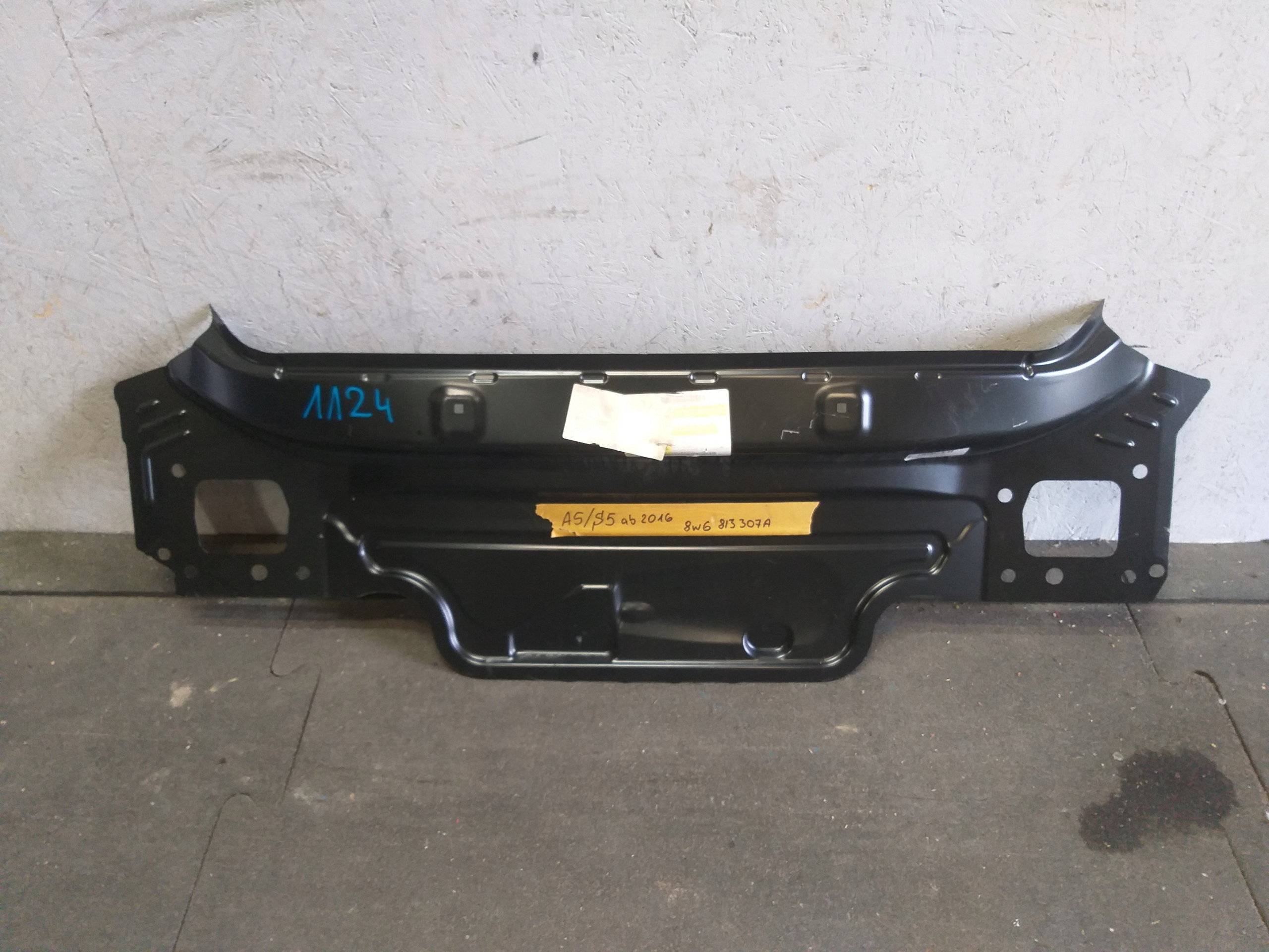 PAS TYŁ AUDI A5 16- 8W6813307A