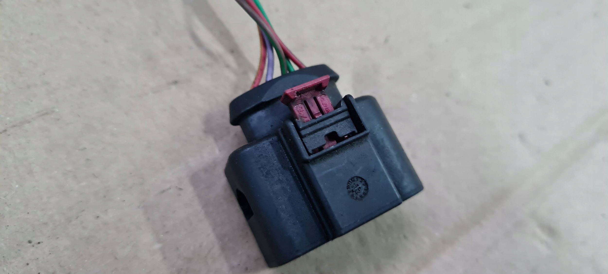 Q5 8R connecting spoiler connector connector 8K0973705A A5 8W A4 B9 A6 VW AUDI