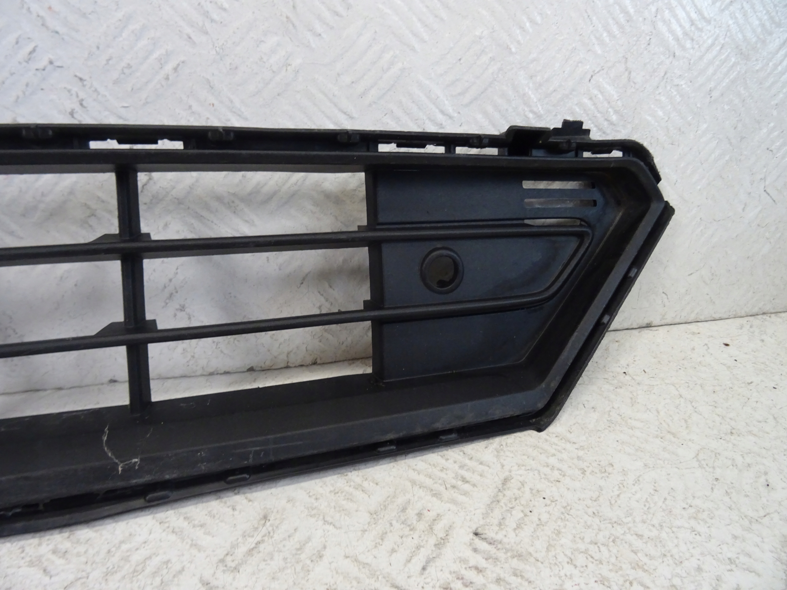 grid of a bumper front front central VOLVO XC40 II LIFT 32136098
