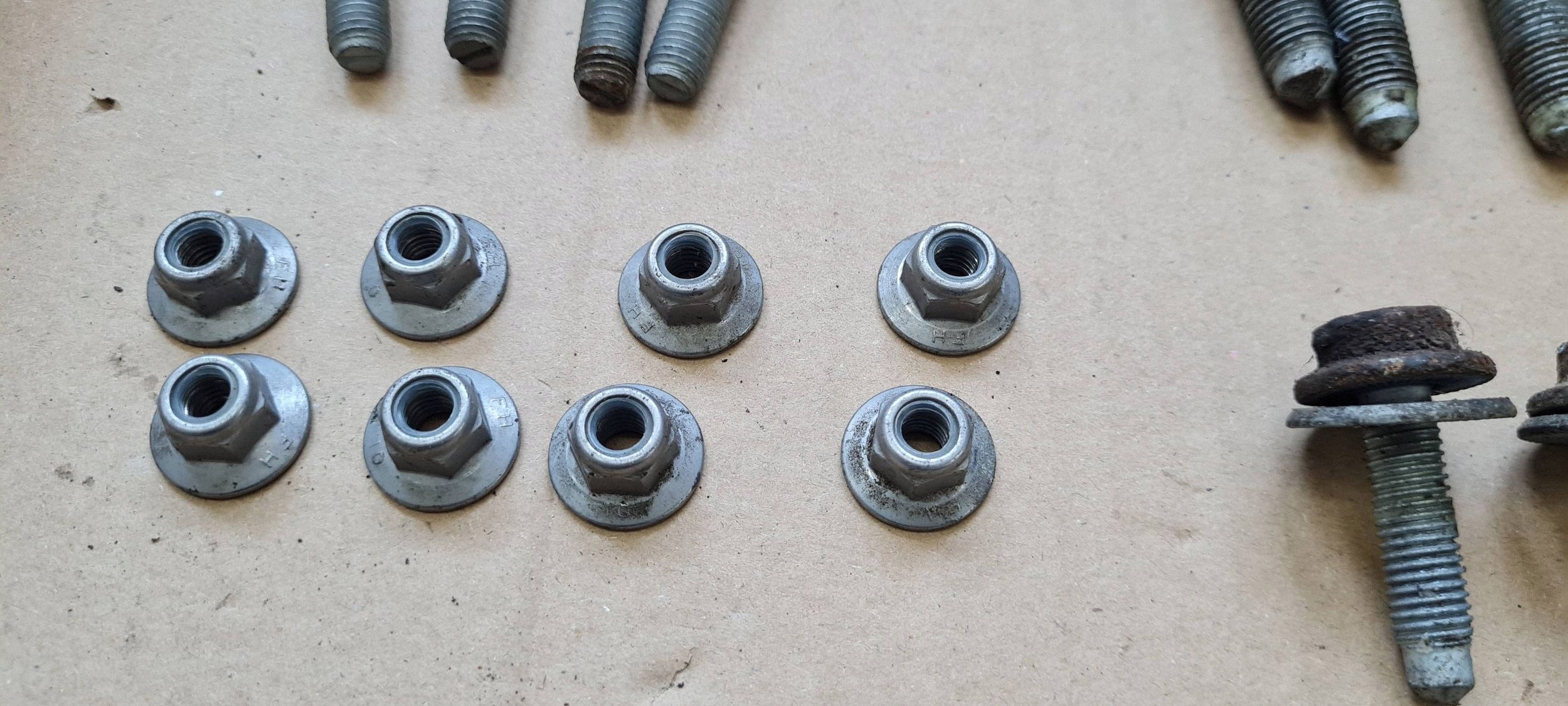A7 4G screws springing front axle beam axle beam A6 C7 4G A4 B8 S4 A5 8T