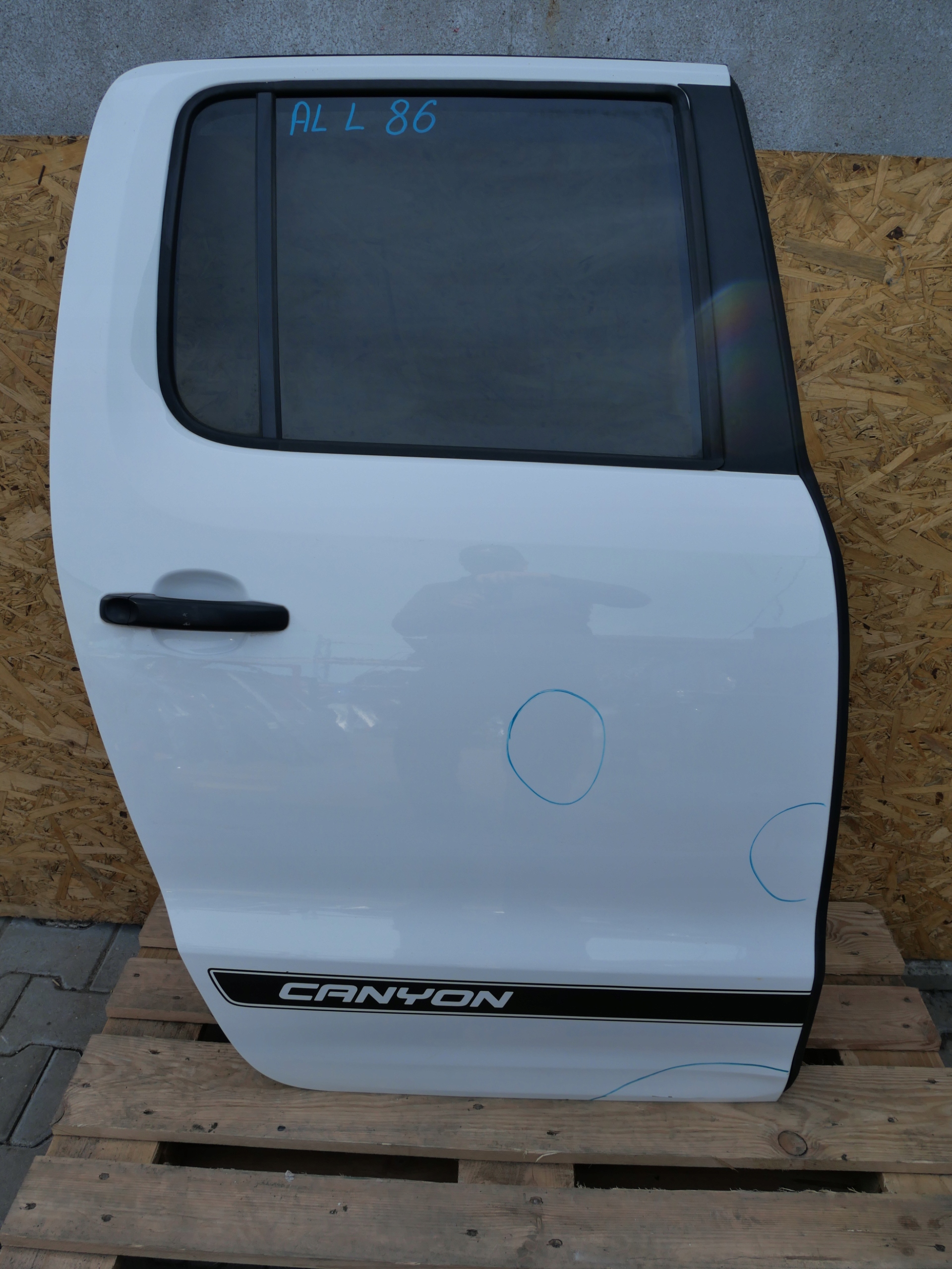 VW AMAROK 2H door rear part right